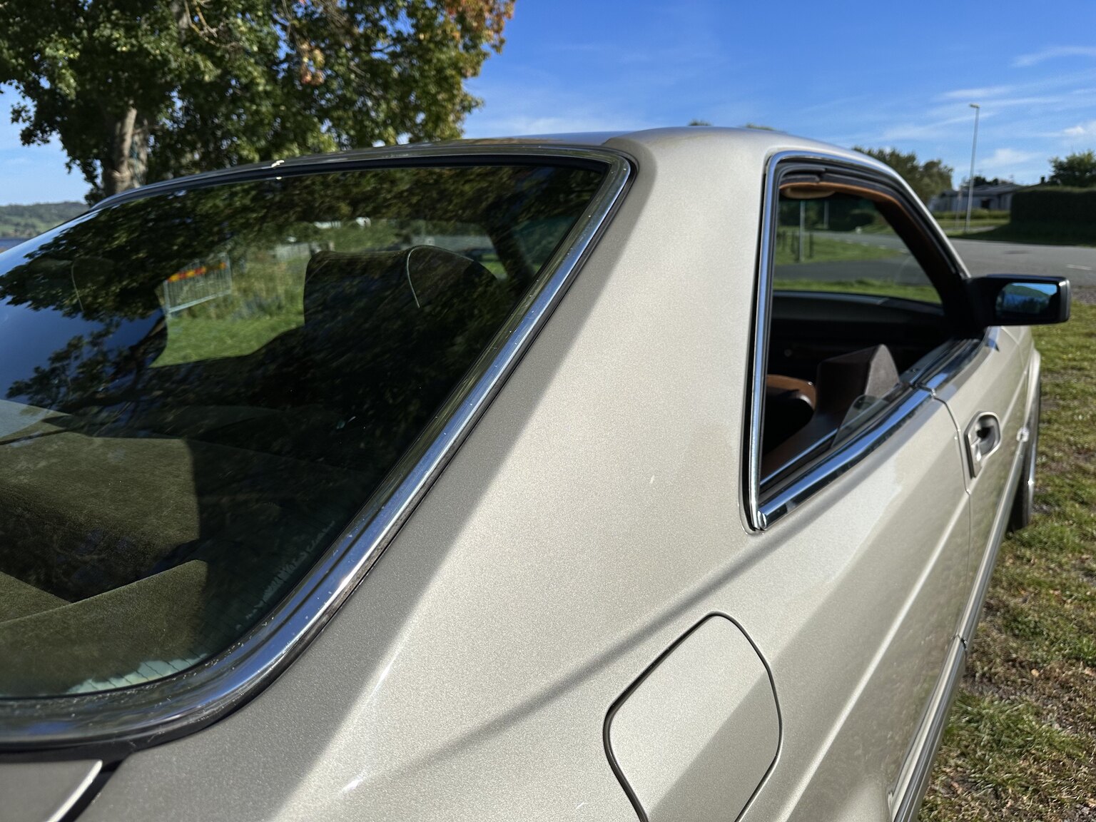 Exterior image of 1986 Mercedes-Benz 500 SEC (67)