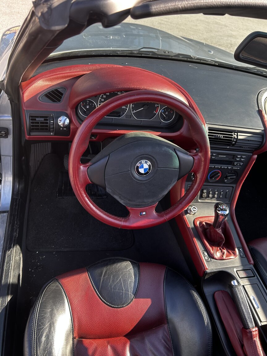 Interior image of 1999 BMW Z3 2.8i (4)