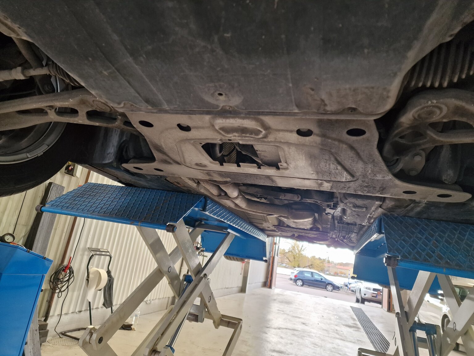 Image of 2002 BMW 320Ci mechanics