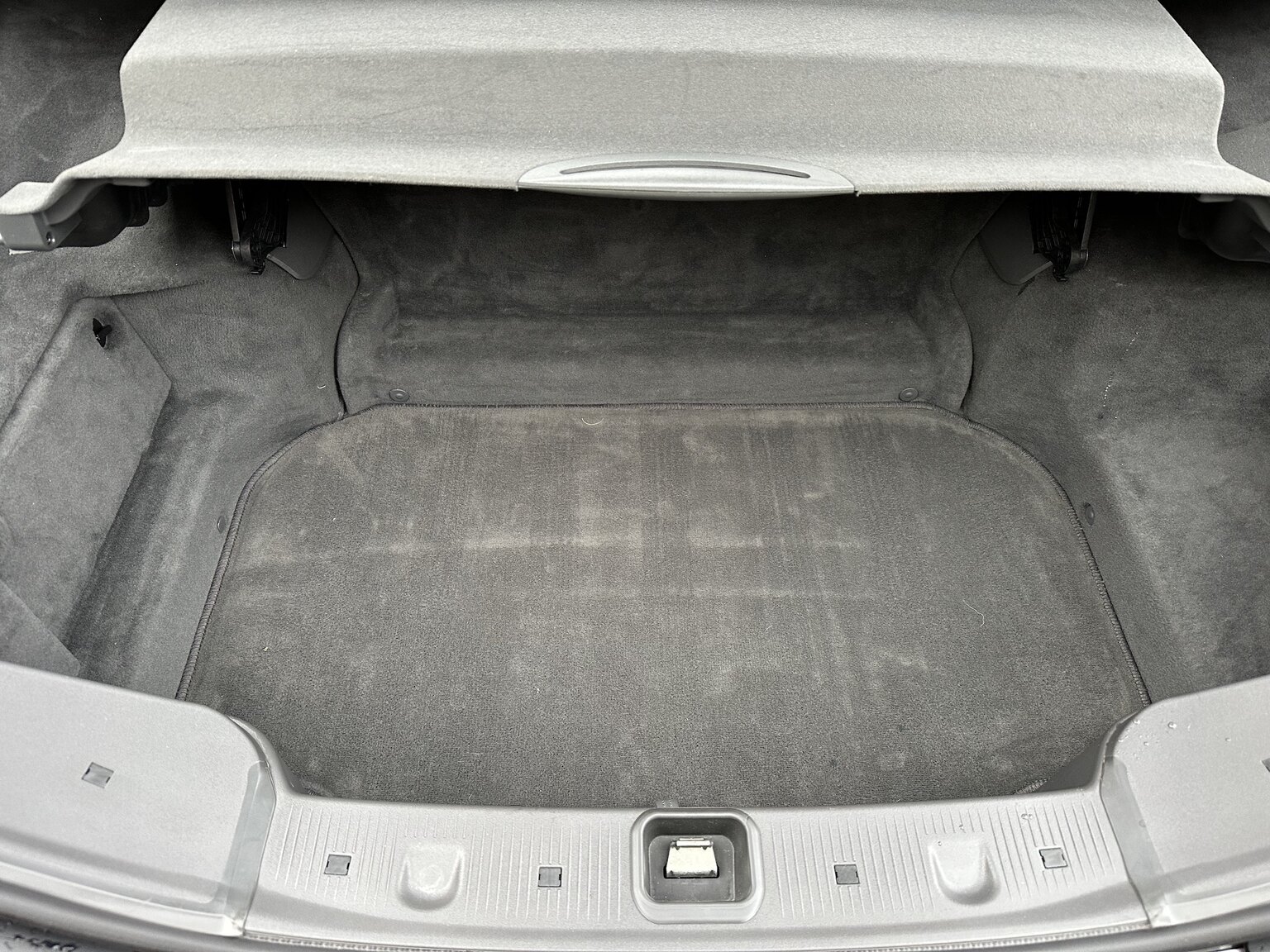Interior image of 2005 Mercedes-Benz SL 350