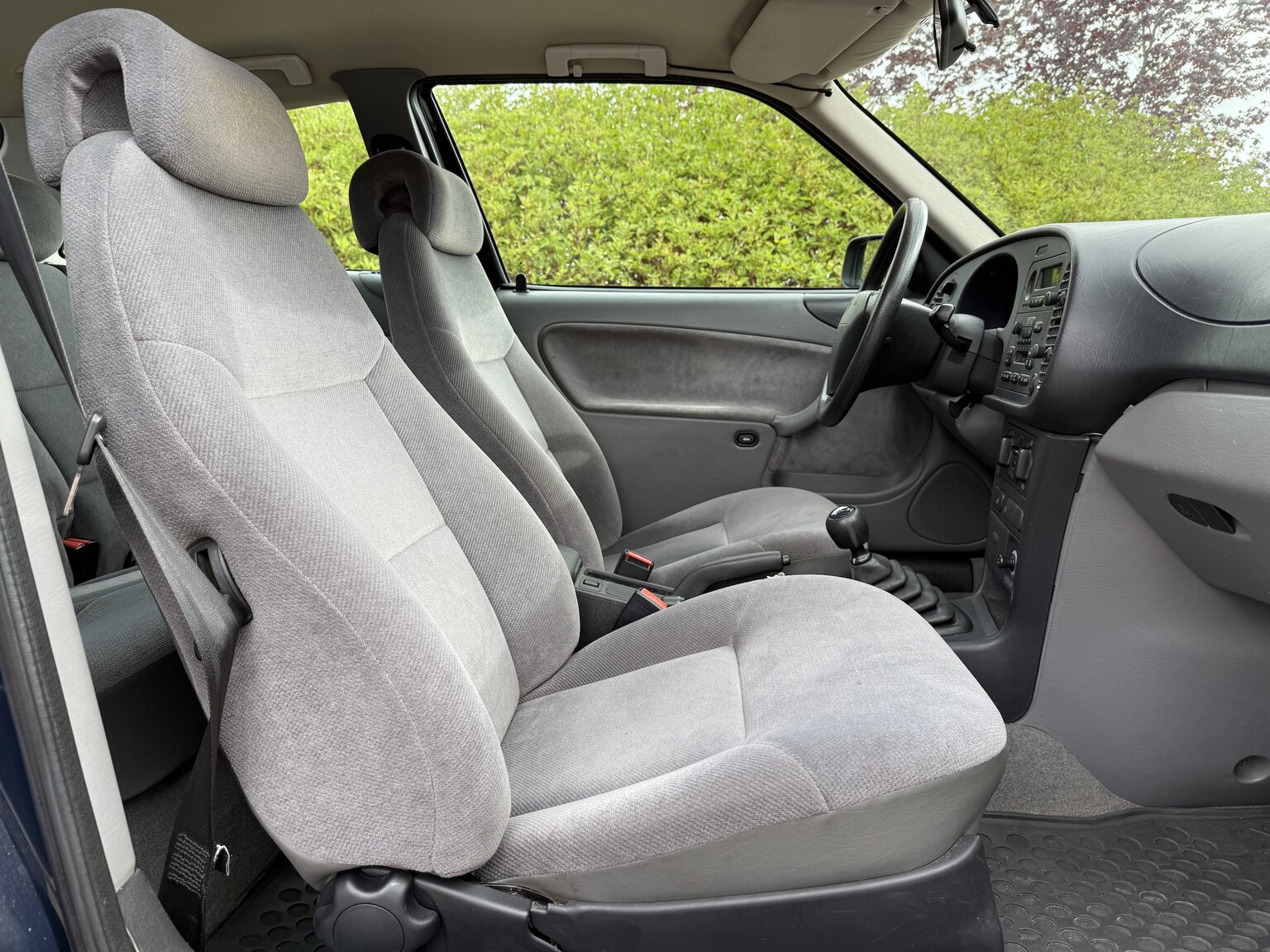 Interior image of 1997 SAAB 900