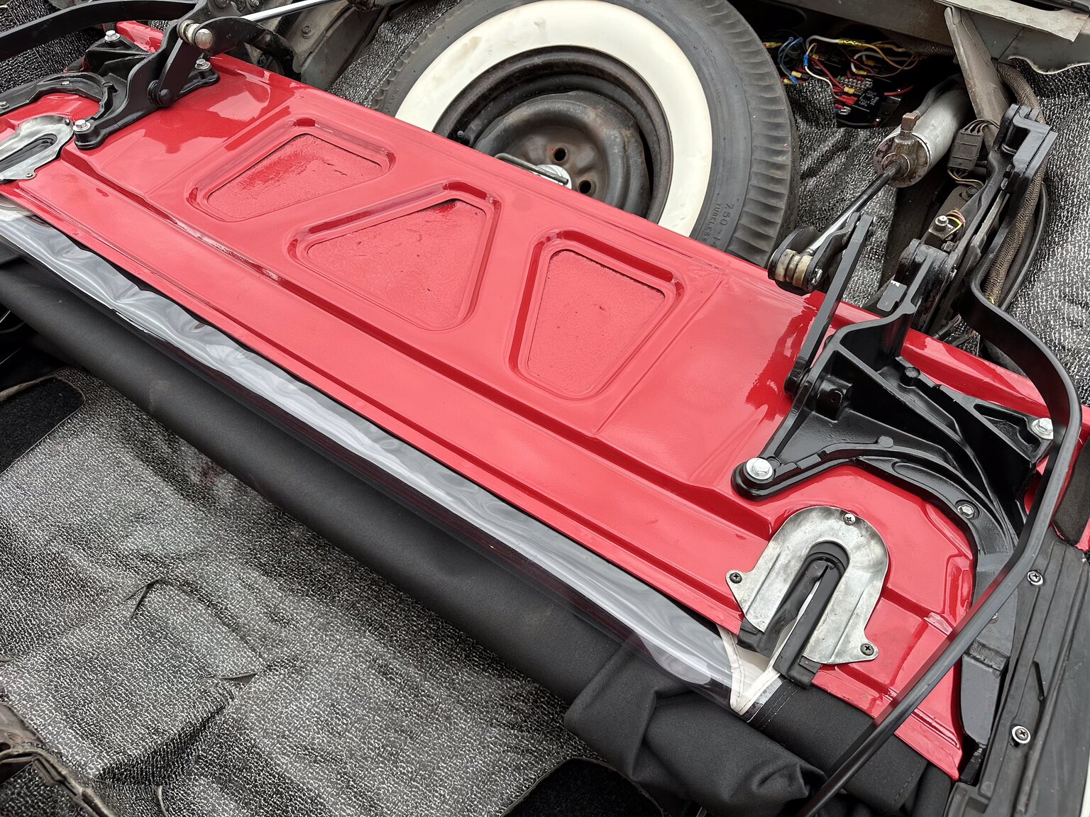Image of 1962 Ford Thunderbird Convertible mechanics
