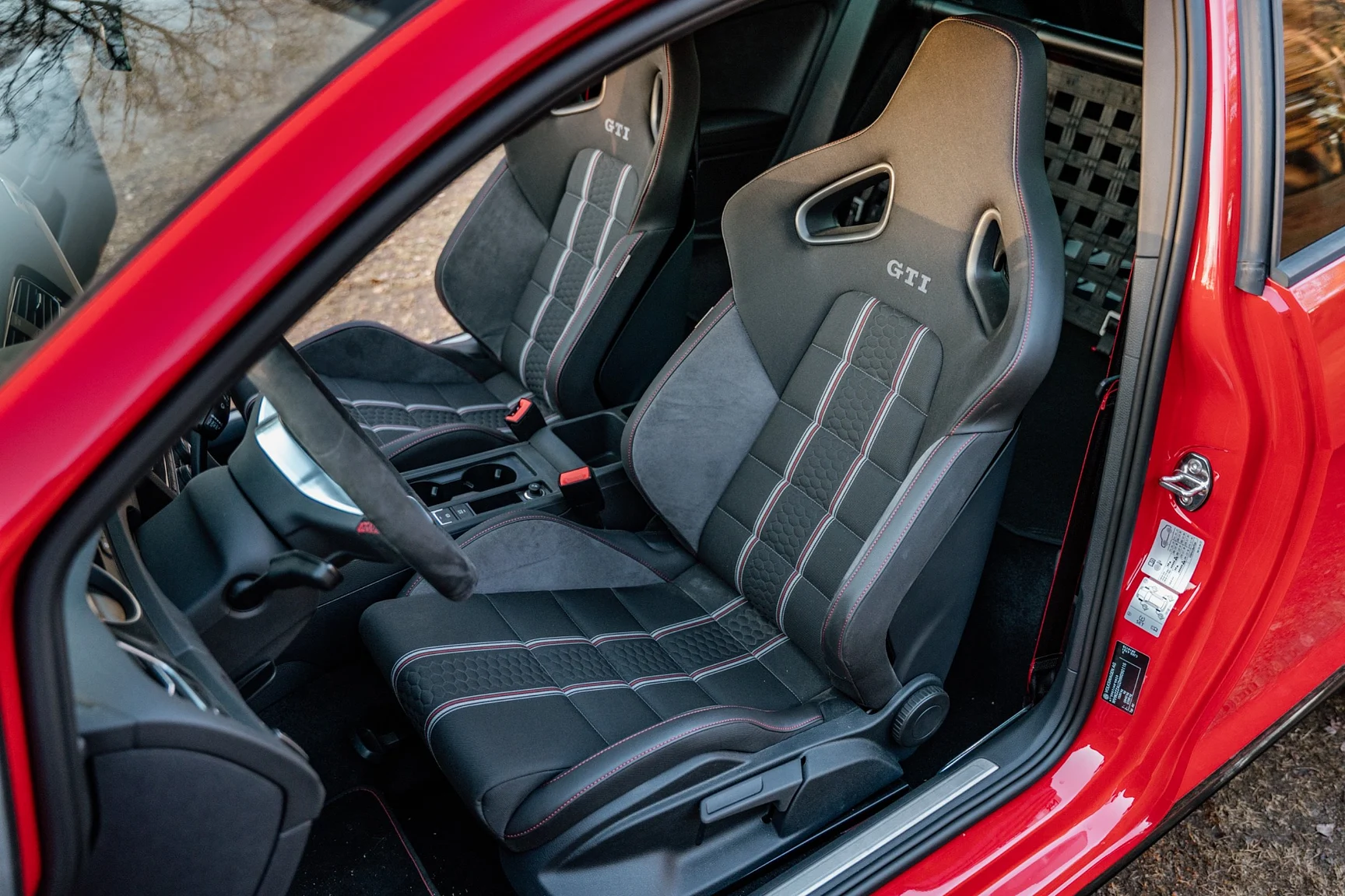 Interior image of 2016 Volkswagen Golf GTi Clubsport S - no. 291/400 (7)