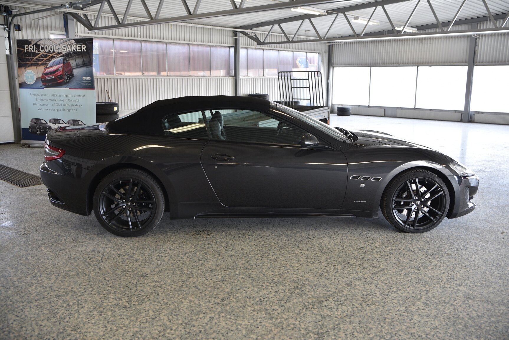 Exteriörbild på 2016 Maserati Grancabrio (8)