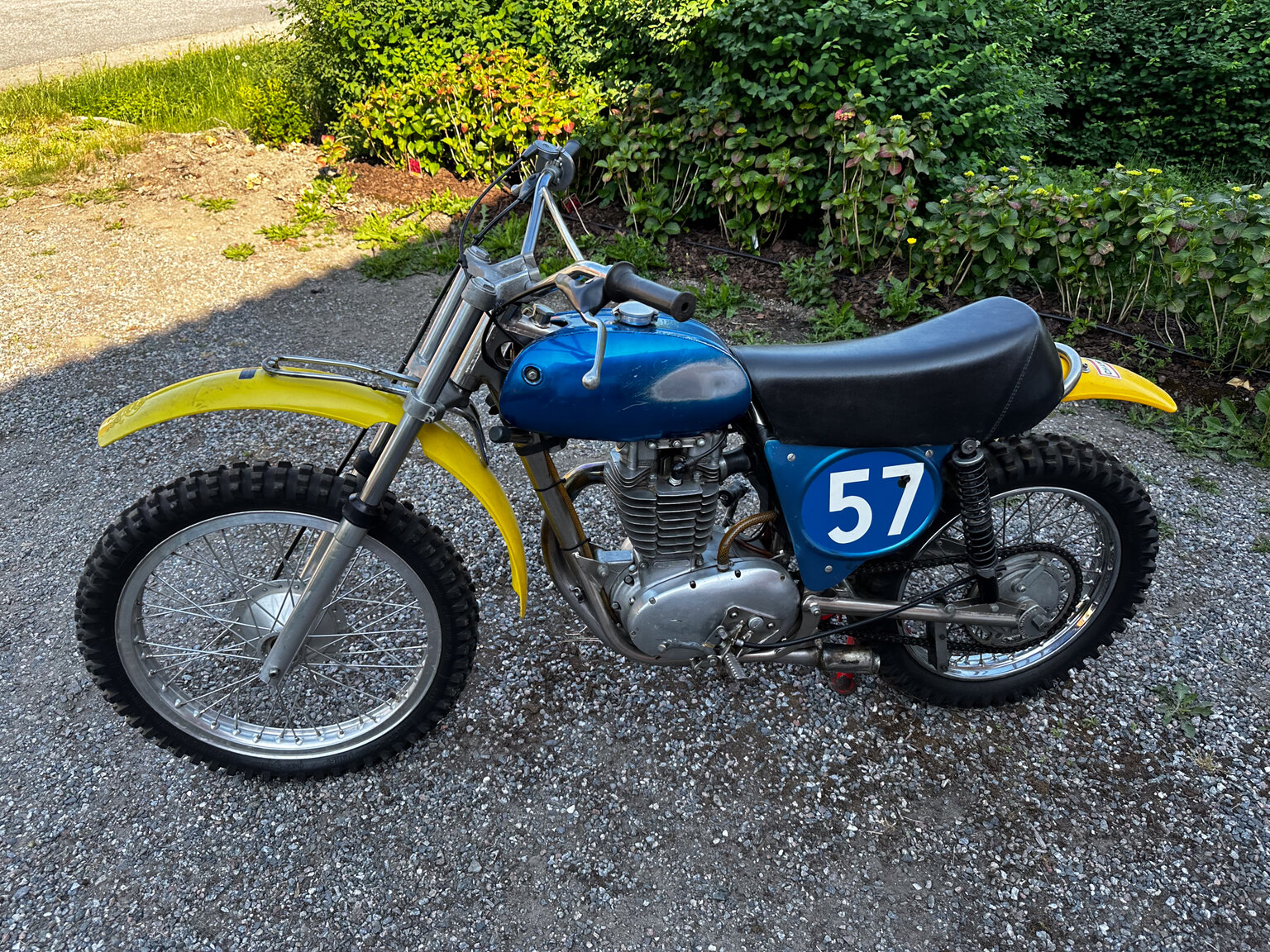 Exteriörbild på 1975 BSA Cheney 500