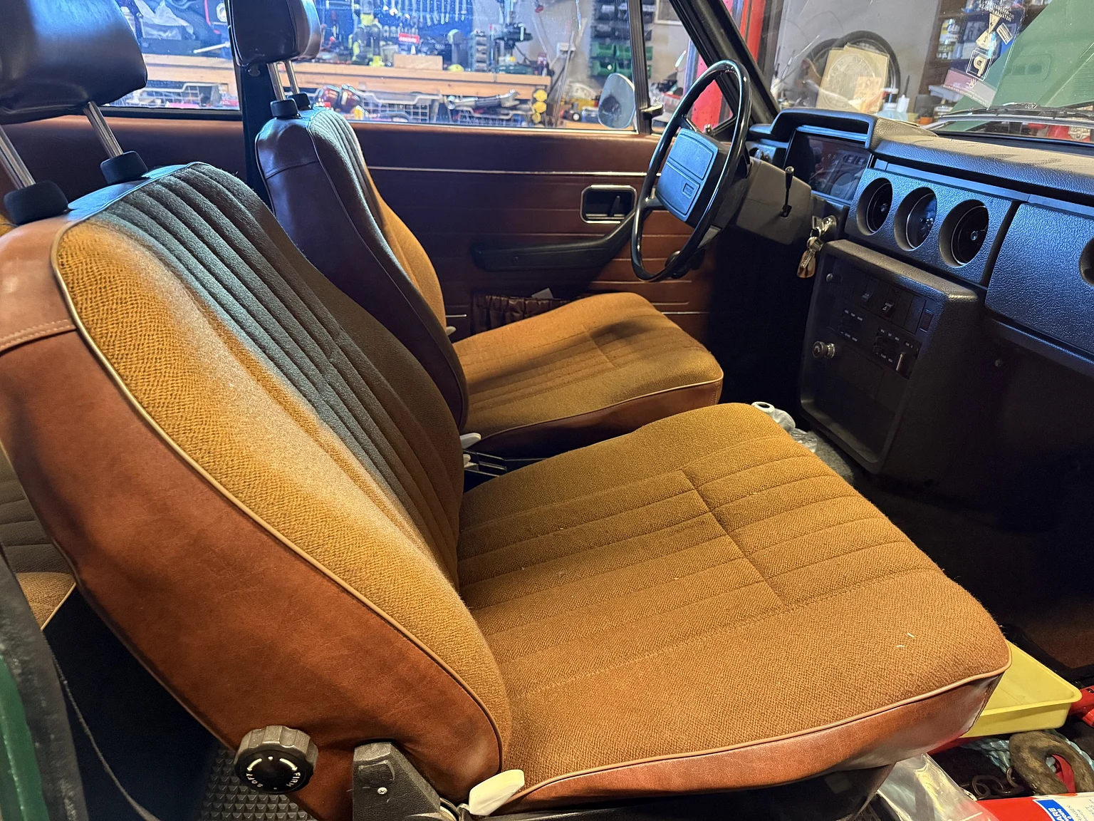 Innenraumfoto von 1973 Volvo 142 2.0 Deluxe (30)