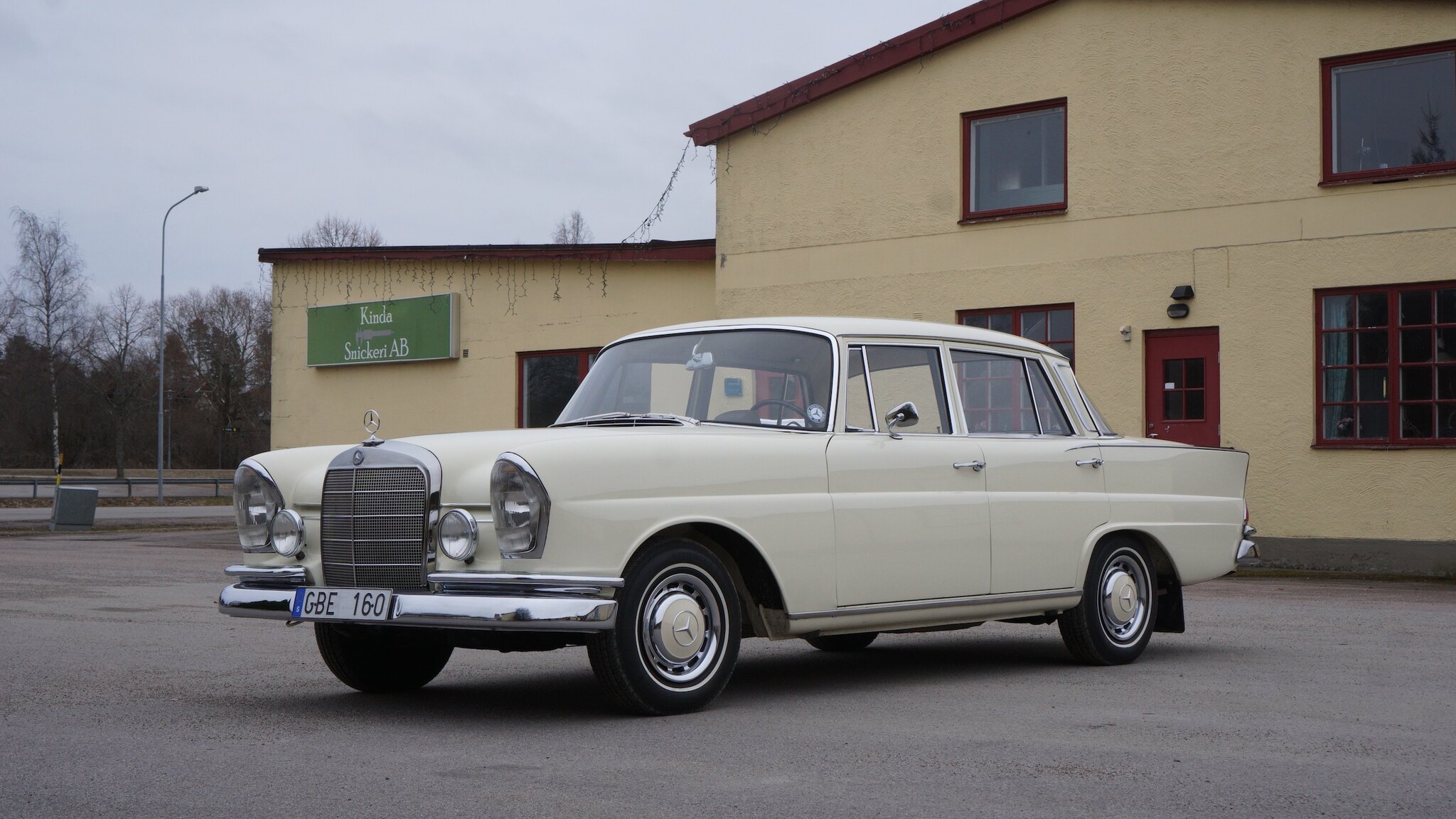 Exteriörbild på 1966 Mercedes-Benz 230 S