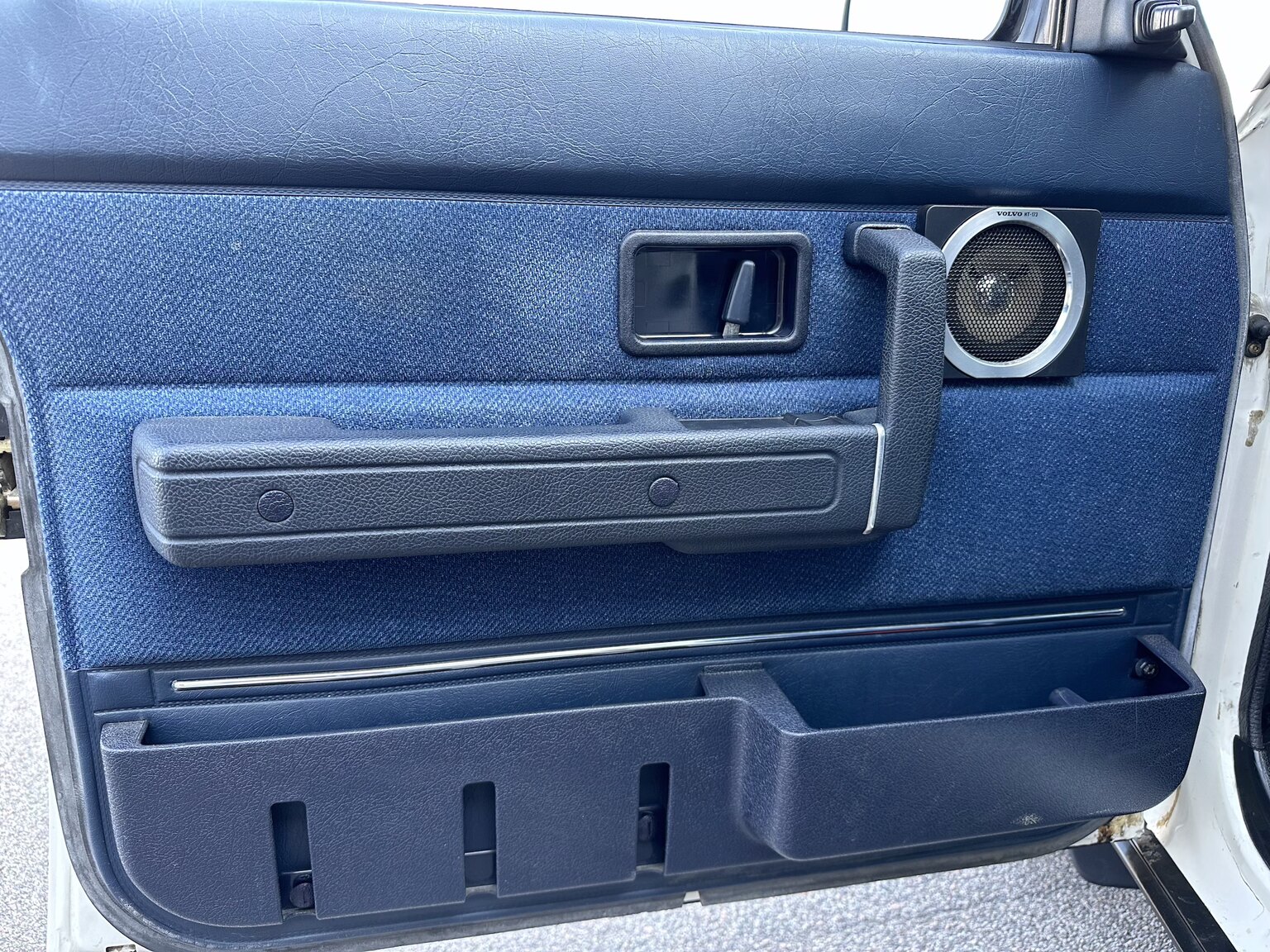 Interior image of 1991 Volvo 240 GLT