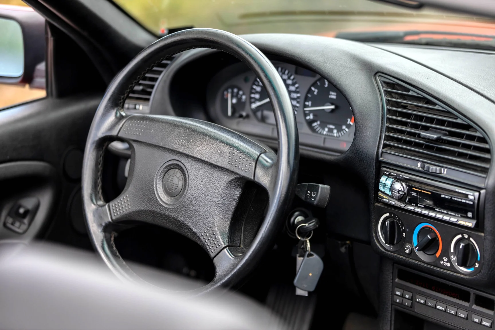 Innenraumfoto von 1994 BMW 325i Convertible (28)