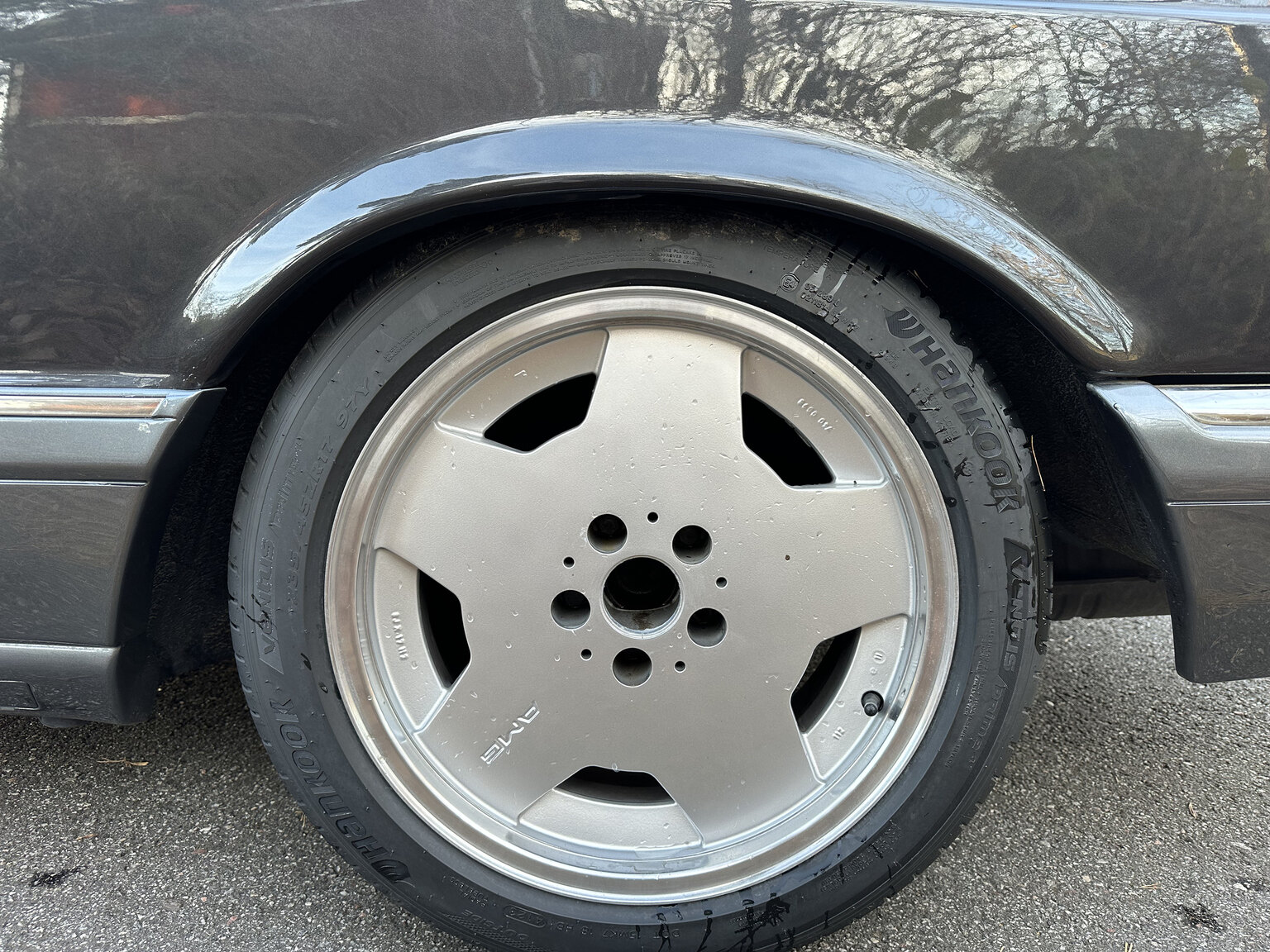 Exteriörbild på 1988 Mercedes 560 SEC