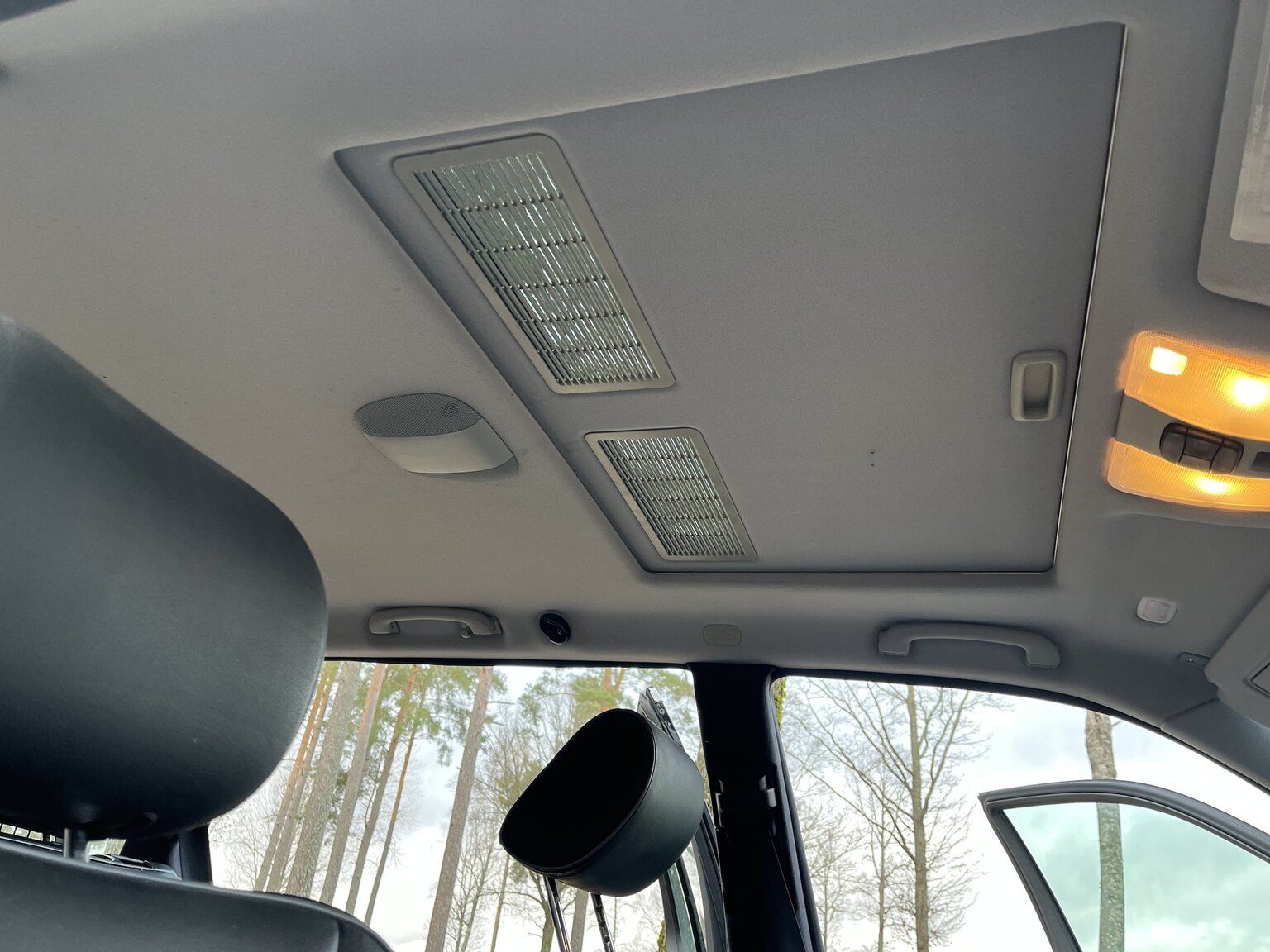 Innenraumfoto von 1999 Mercedes-Benz E320 T Automat