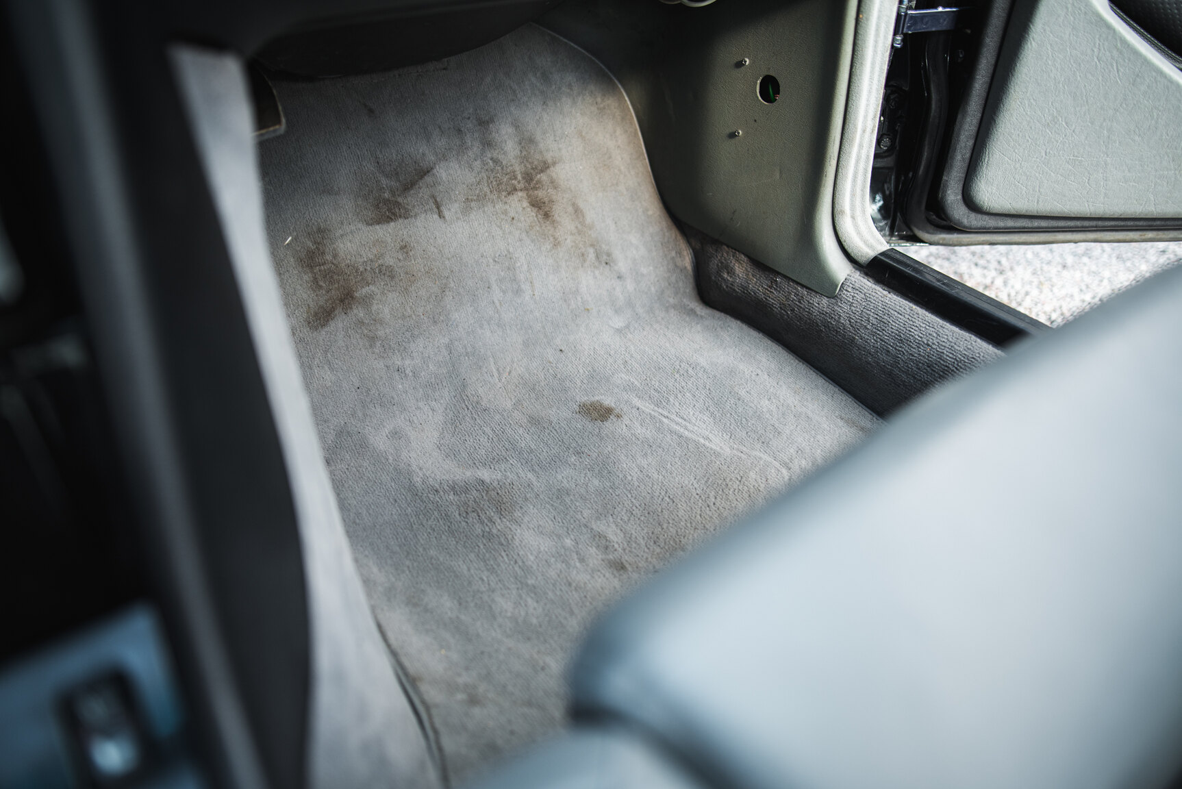 Interior image of 1989 Mercedes-Benz 300 CE Koenig Specials
