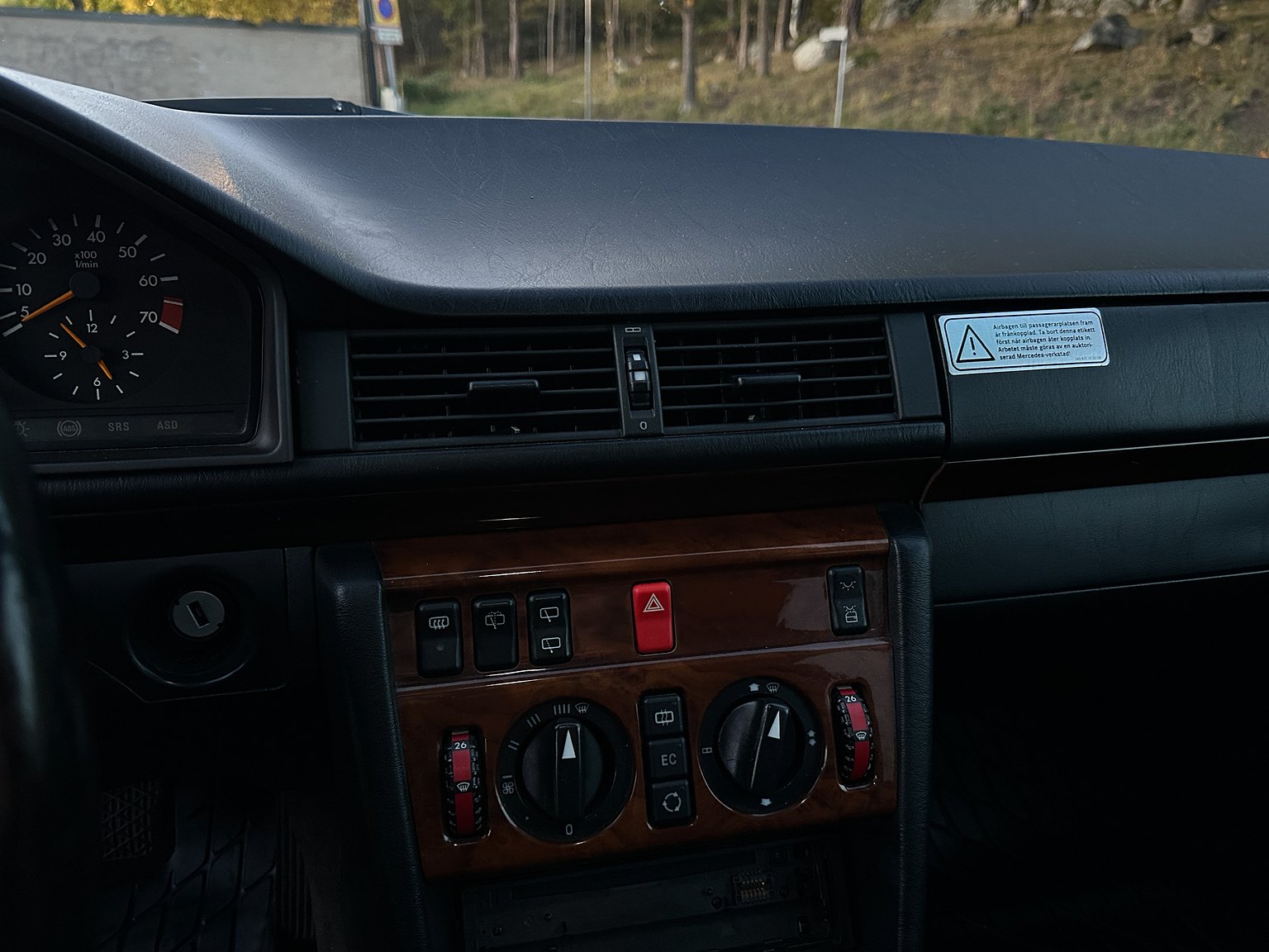 Interior image of 1996 MERCEDES-BENZ E 320 T