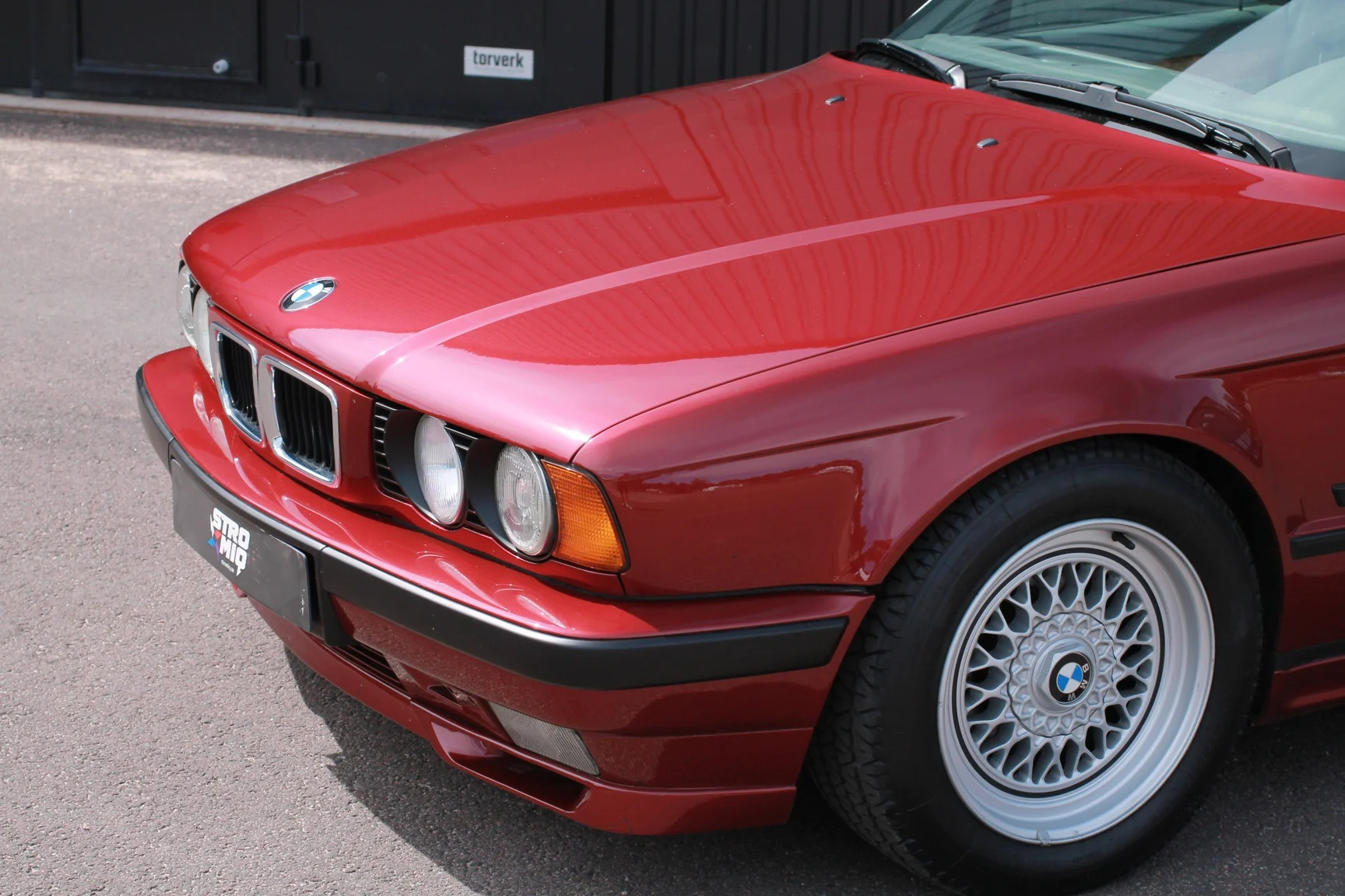 Exteriörbild på 1993 BMW 540i Sedan (8)