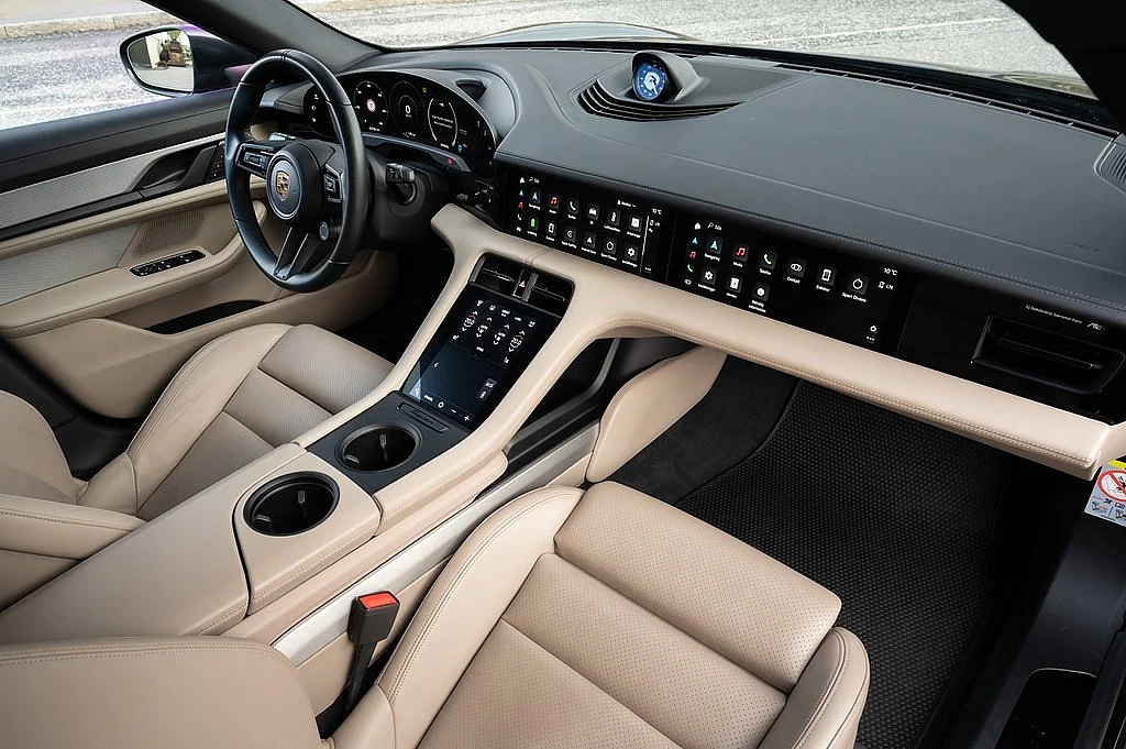 Bild von 2022 Porsche Taycan 4S (25)