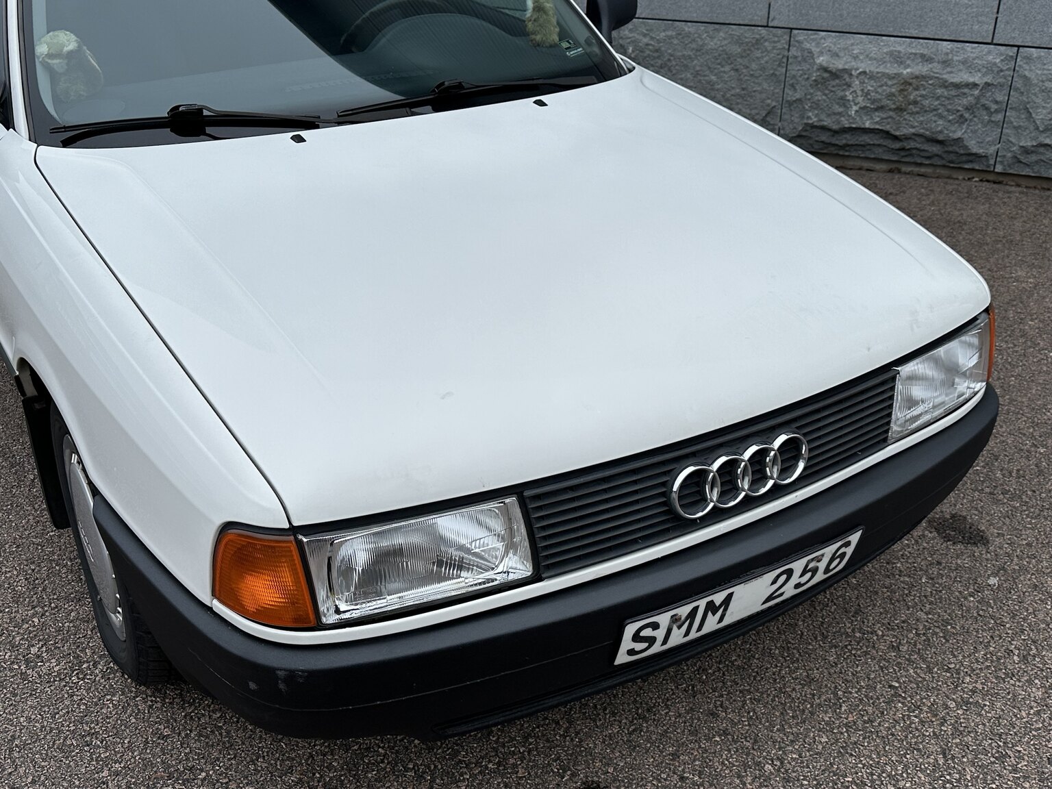 Exterior image of 1988 Audi 80 (69)