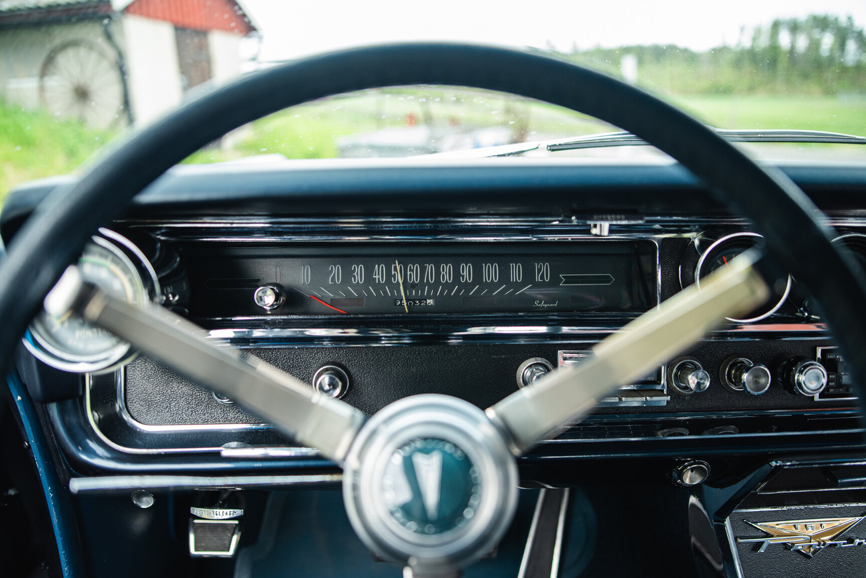Interior image of 1965 Pontiac Catalina 421 Tripower-Pack 2+2