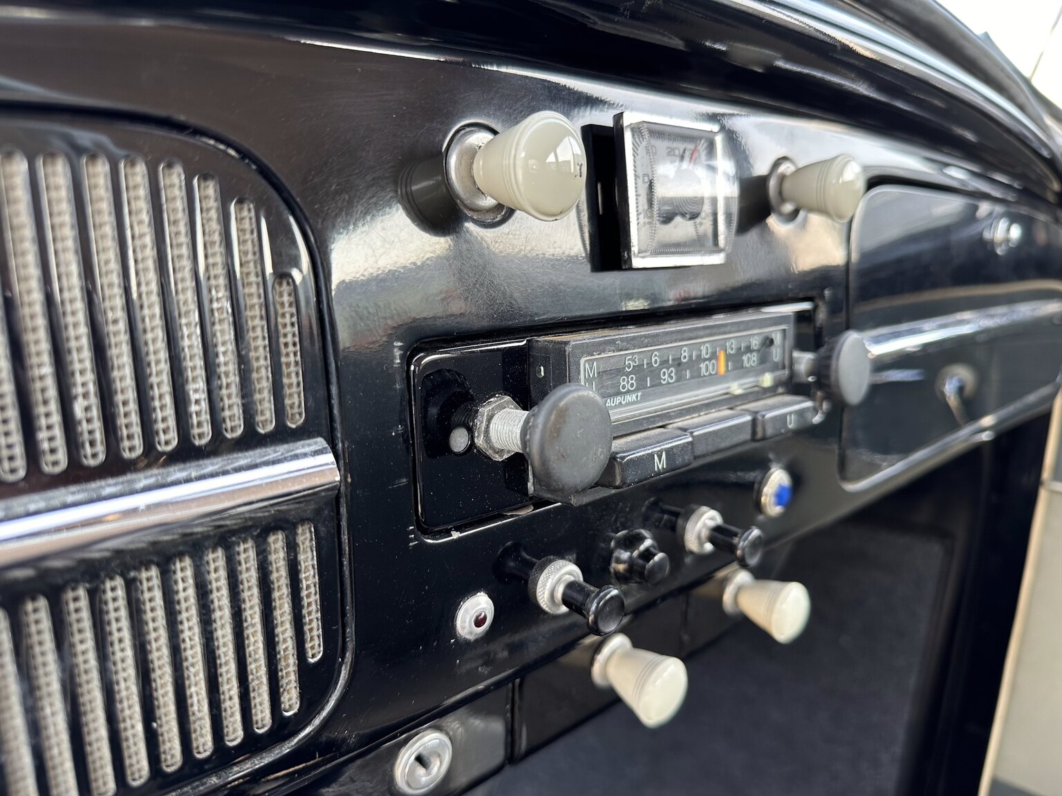 Interiörbild 1958 Volkswagen 1200 Beetle