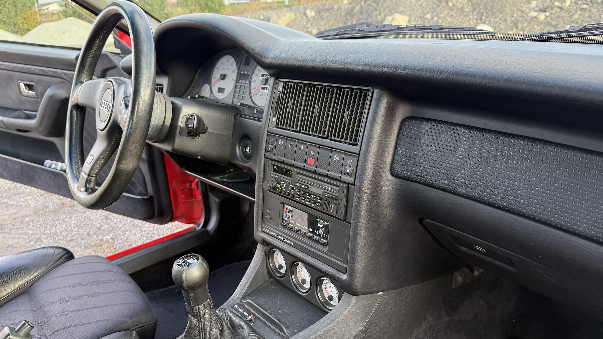 Innenraumfoto von 1992 Audi quattro S2 Abt C5