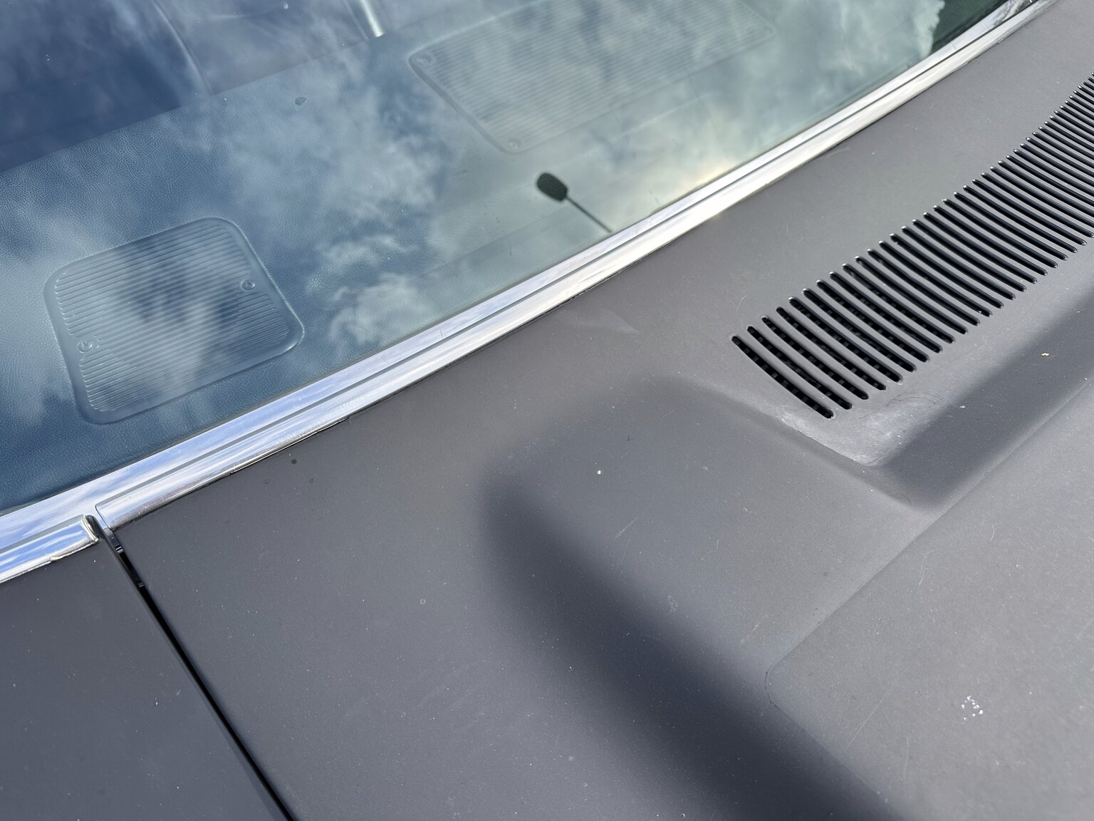 Exteriörbild på 1971 Dodge Challenger 440 (19)