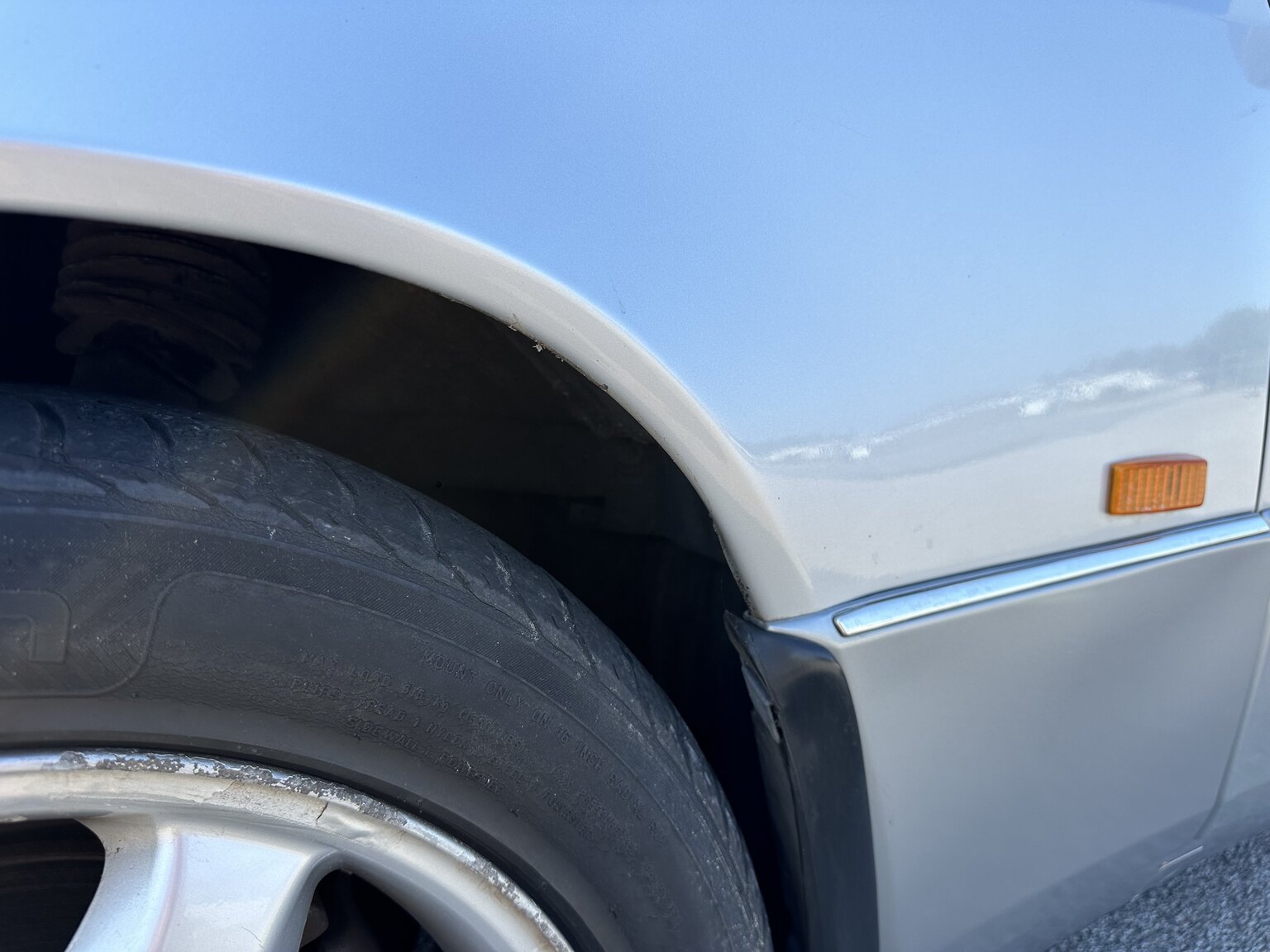 Exteriörbild på 1992 Mercedes-Benz 250D