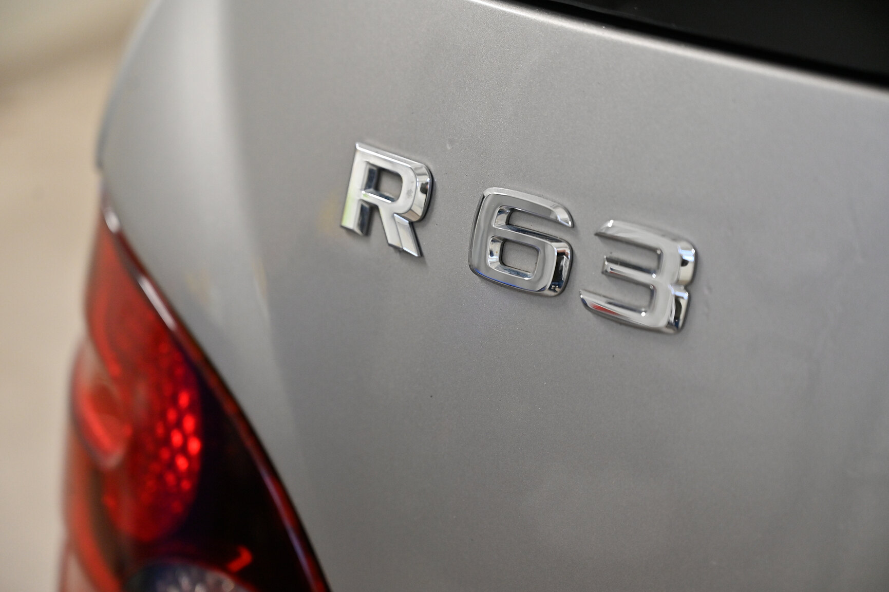 Exteriörbild på 2006 Mercedes-Benz R 63 AMG