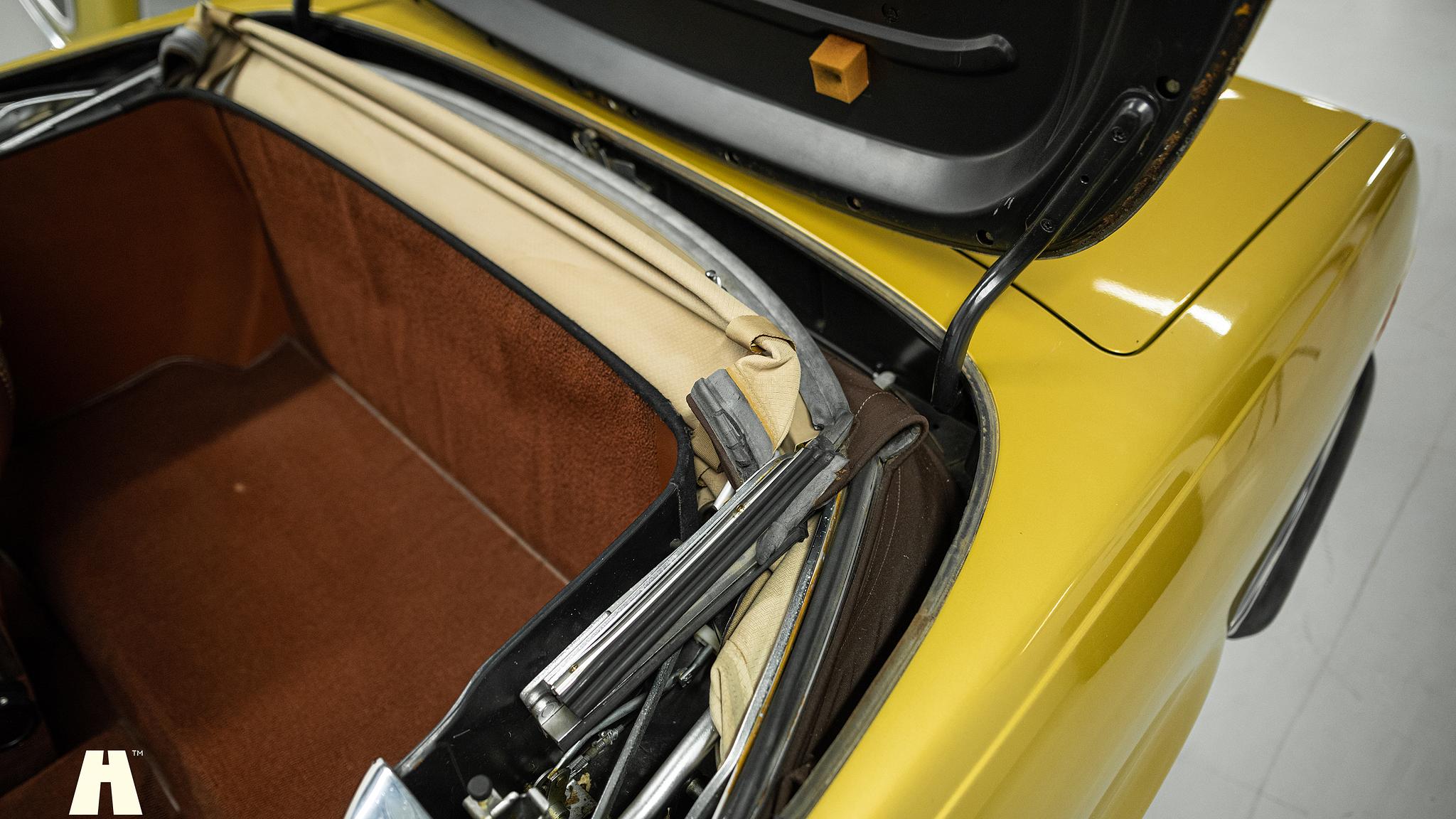 Exteriörbild på 1975 Mercedes SL 350