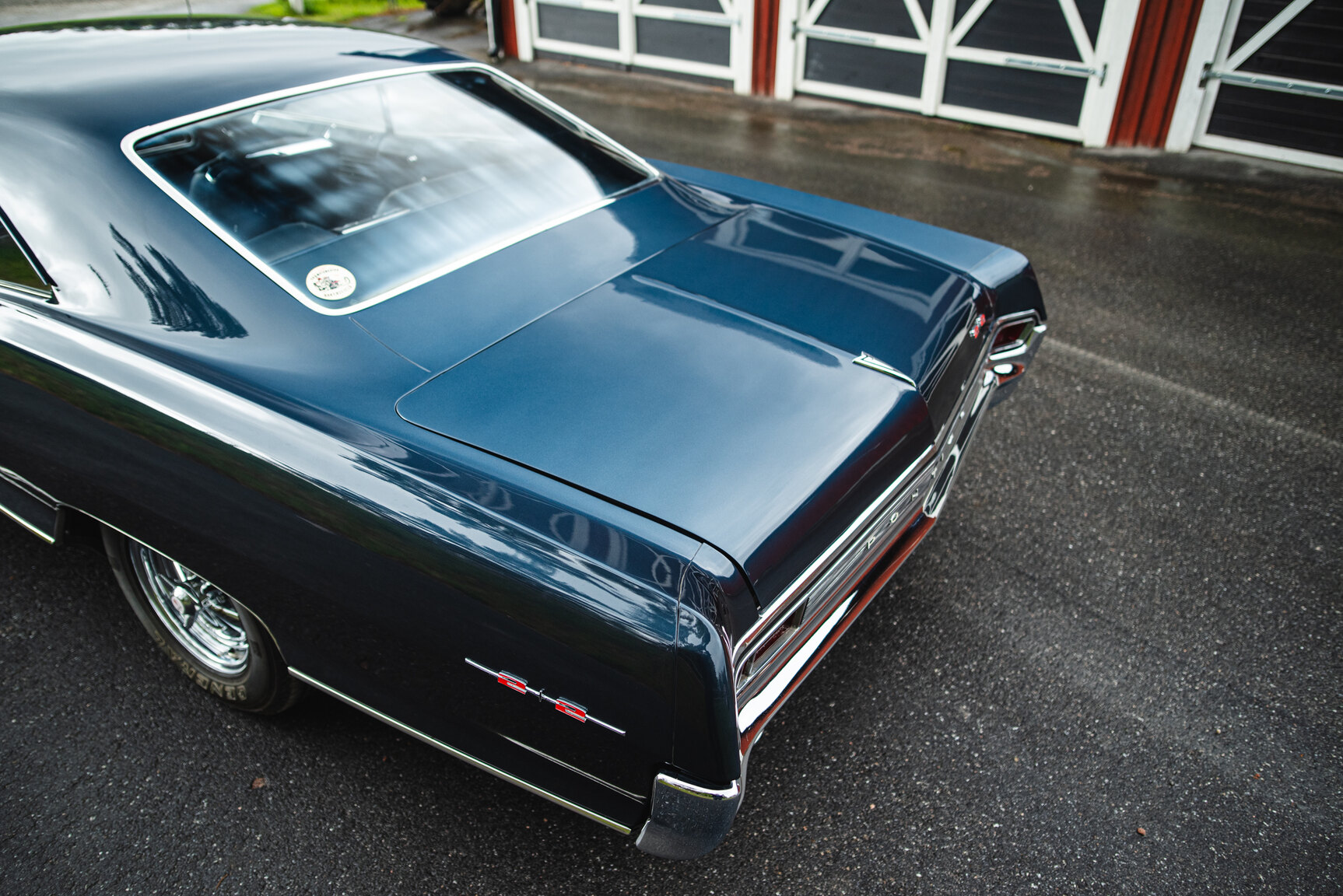 Exterior image of 1965 Pontiac Catalina 421 Tripower-Pack 2+2