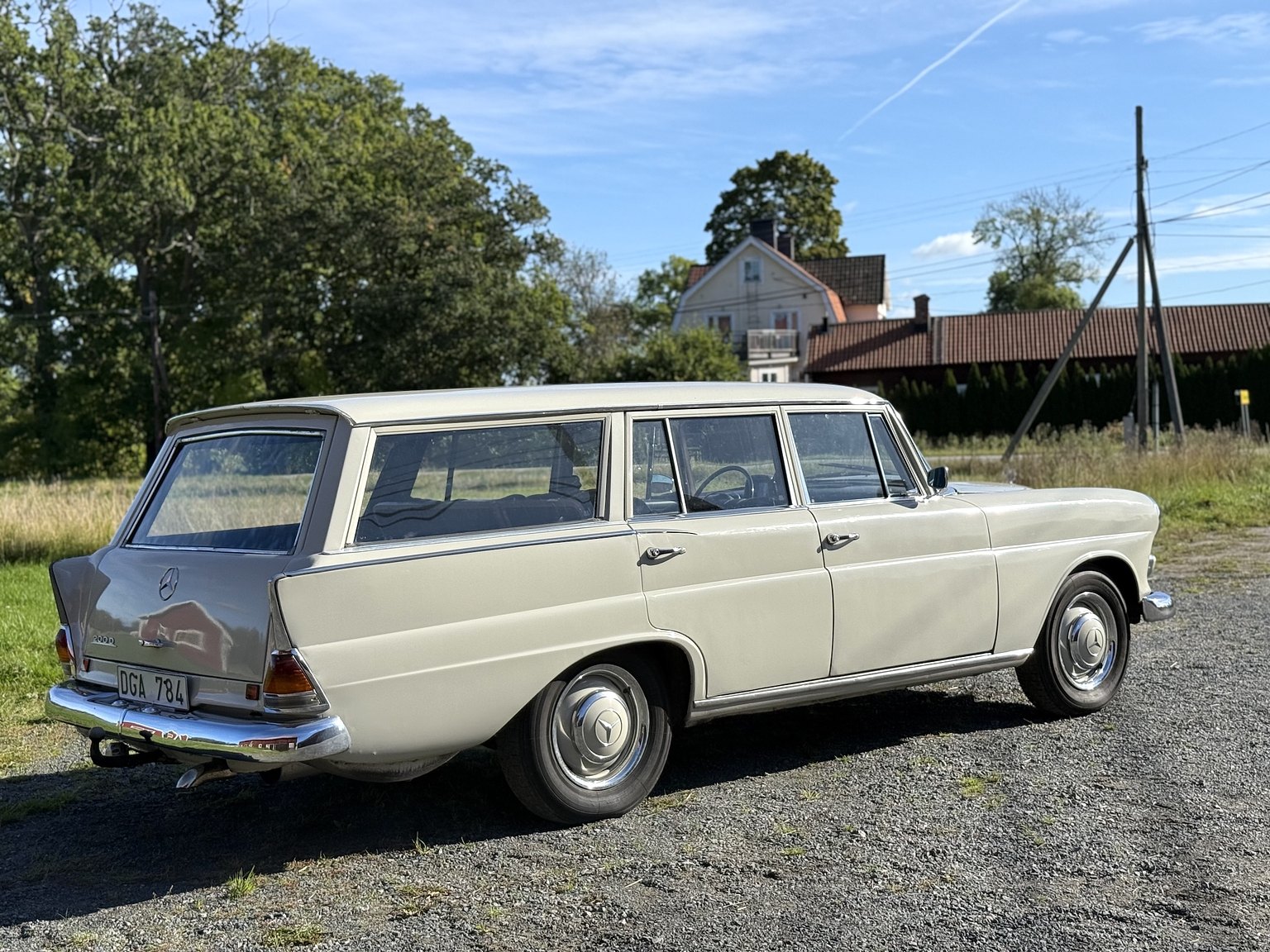 Exteriörbild på 1967 Mercedes-Benz 200D Safari