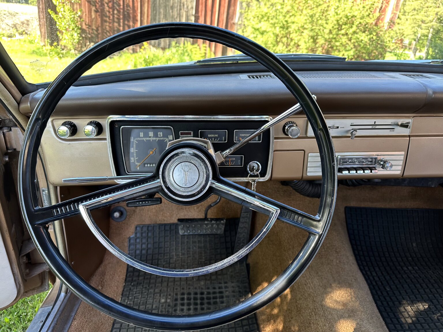 Interiörbild 1966 Plymouth Valiant 100 2-door Sedan