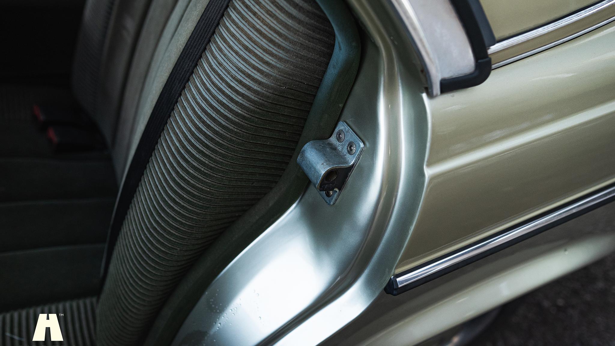 Innenraumfoto von 1985 Mercedes-Benz 200 Series 3  (65)