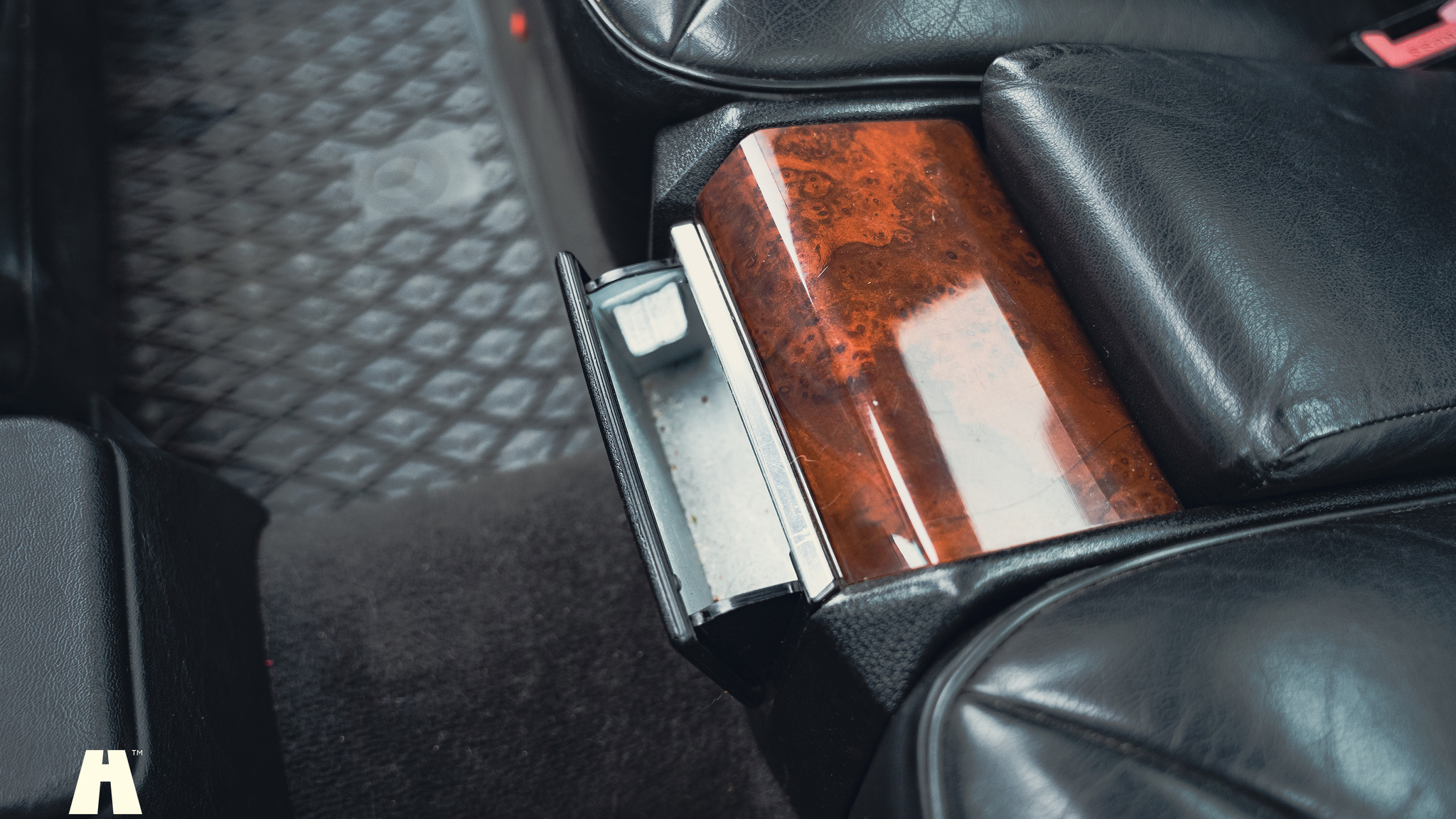 Interiörbild 1990 Mercedes 300 CE-24