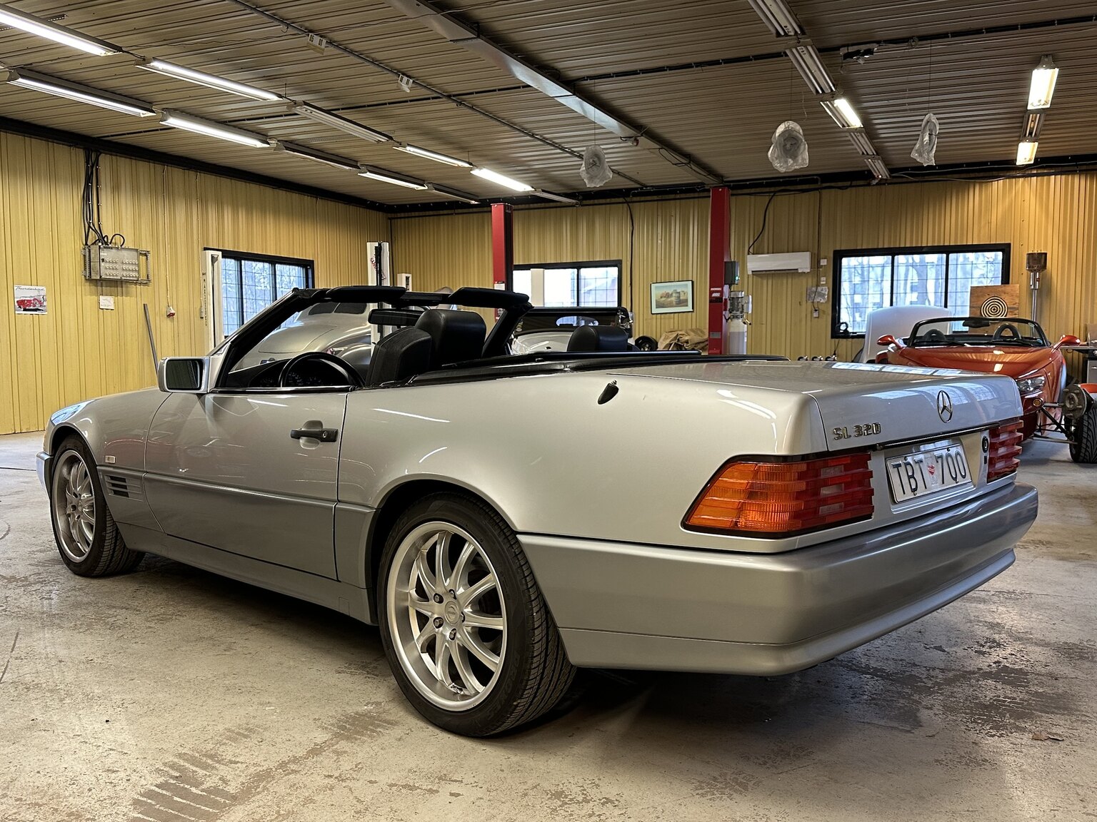 Exteriörbild på 1993 Mercedes-Benz SL 320 (11)