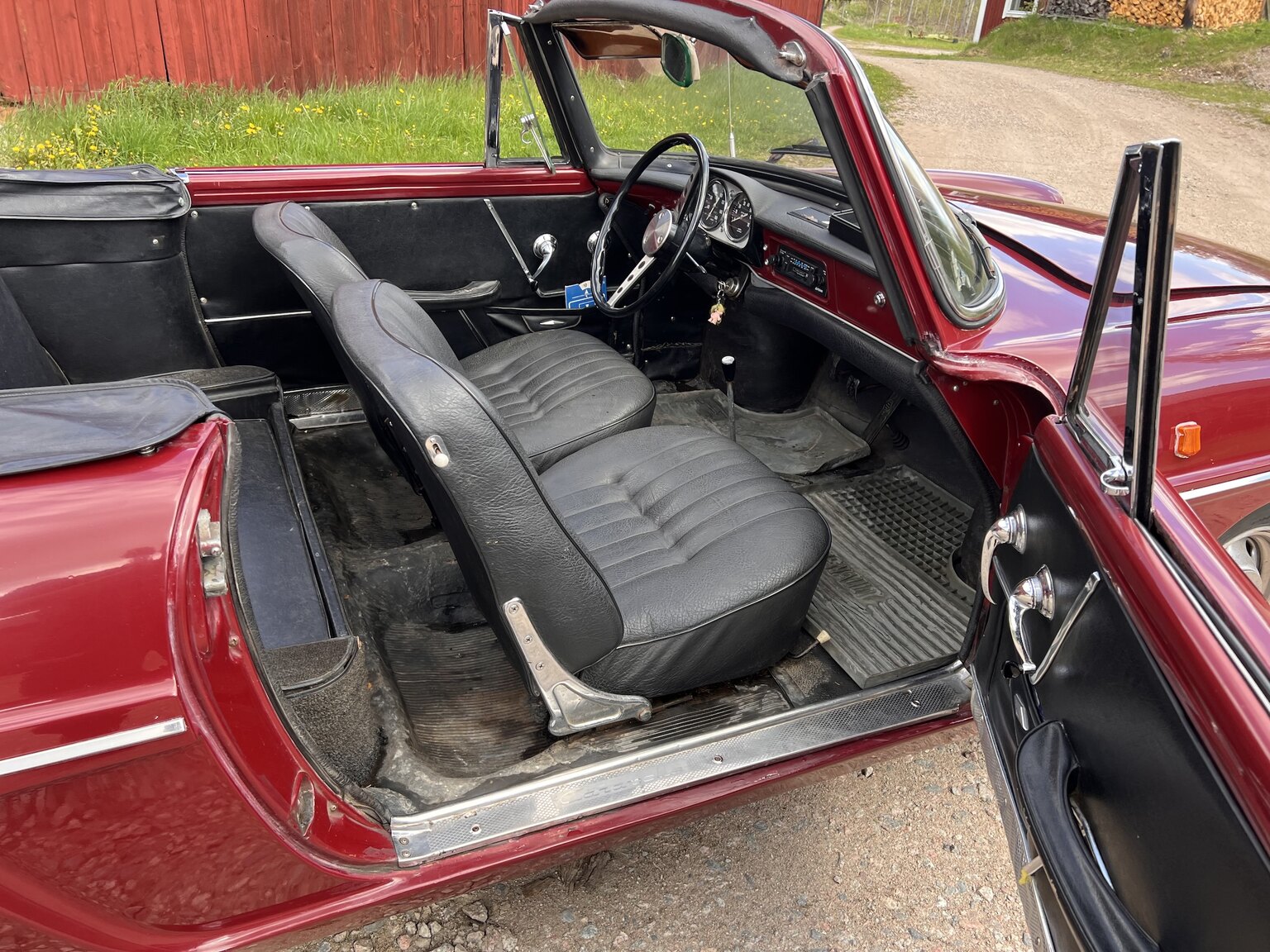 Interior image of 1967 Renault Caravelle Coupé