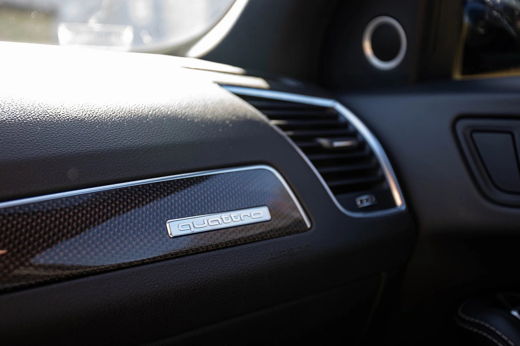 Innenraumfoto von 2017 Audi SQ 5 Plus TDI (21)