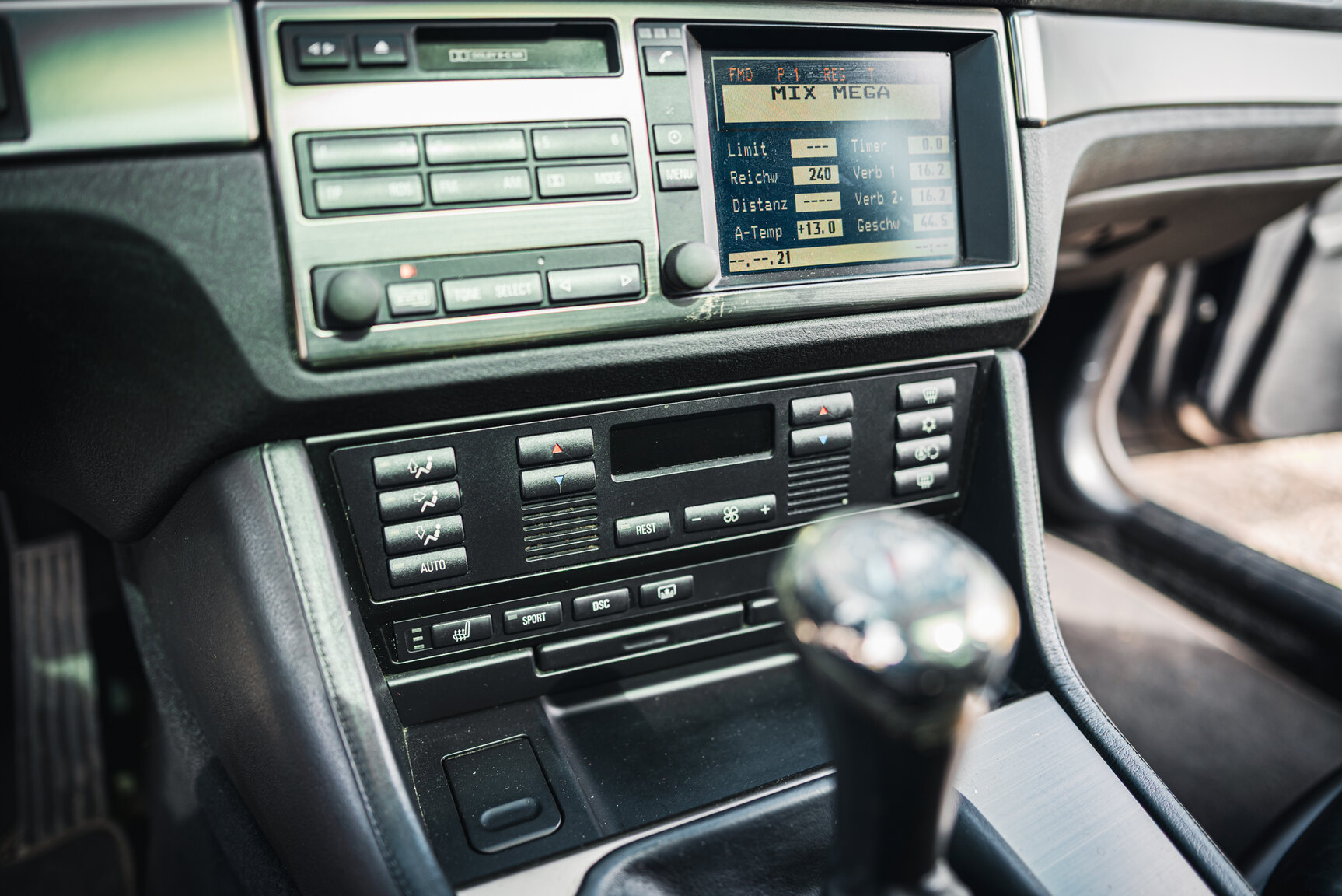 Interior image of 2000 BMW M5 E39