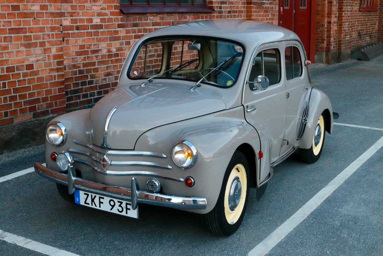 Exterior image of 1959 Renault 4CV