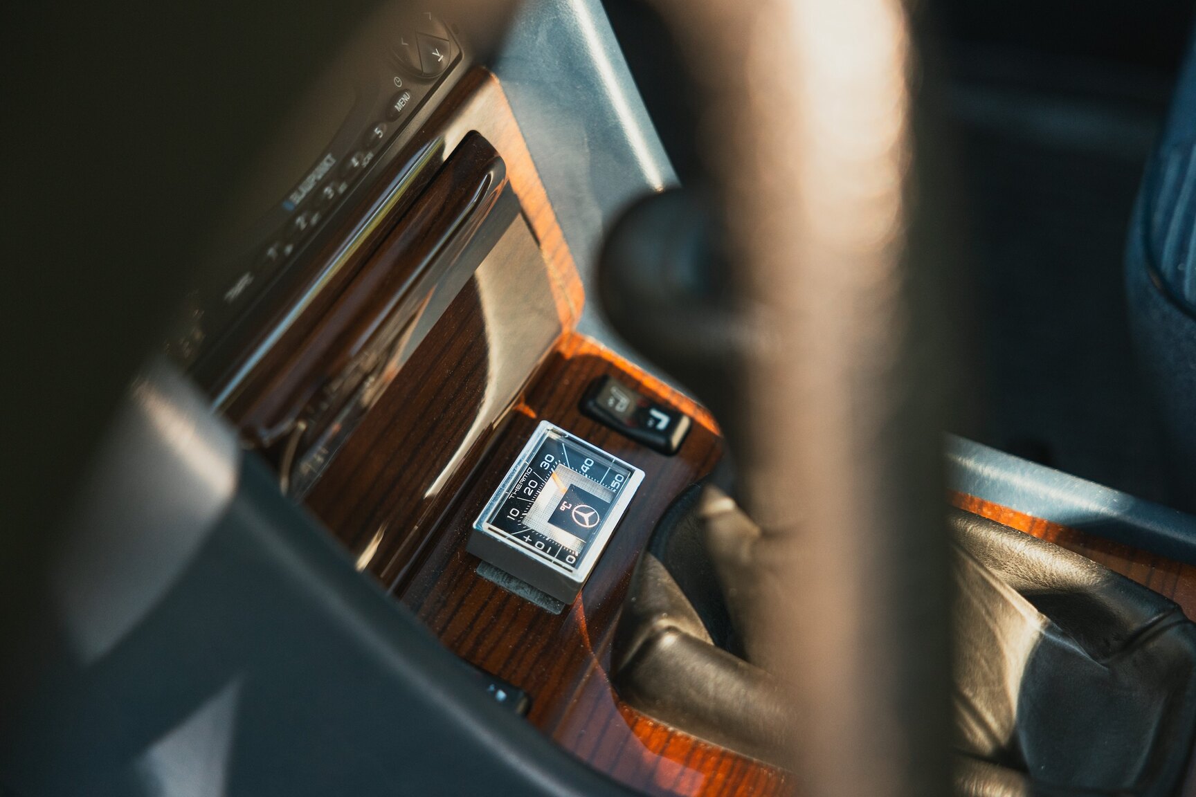 Innenraumfoto von 1987 Mercedes-Benz 230E