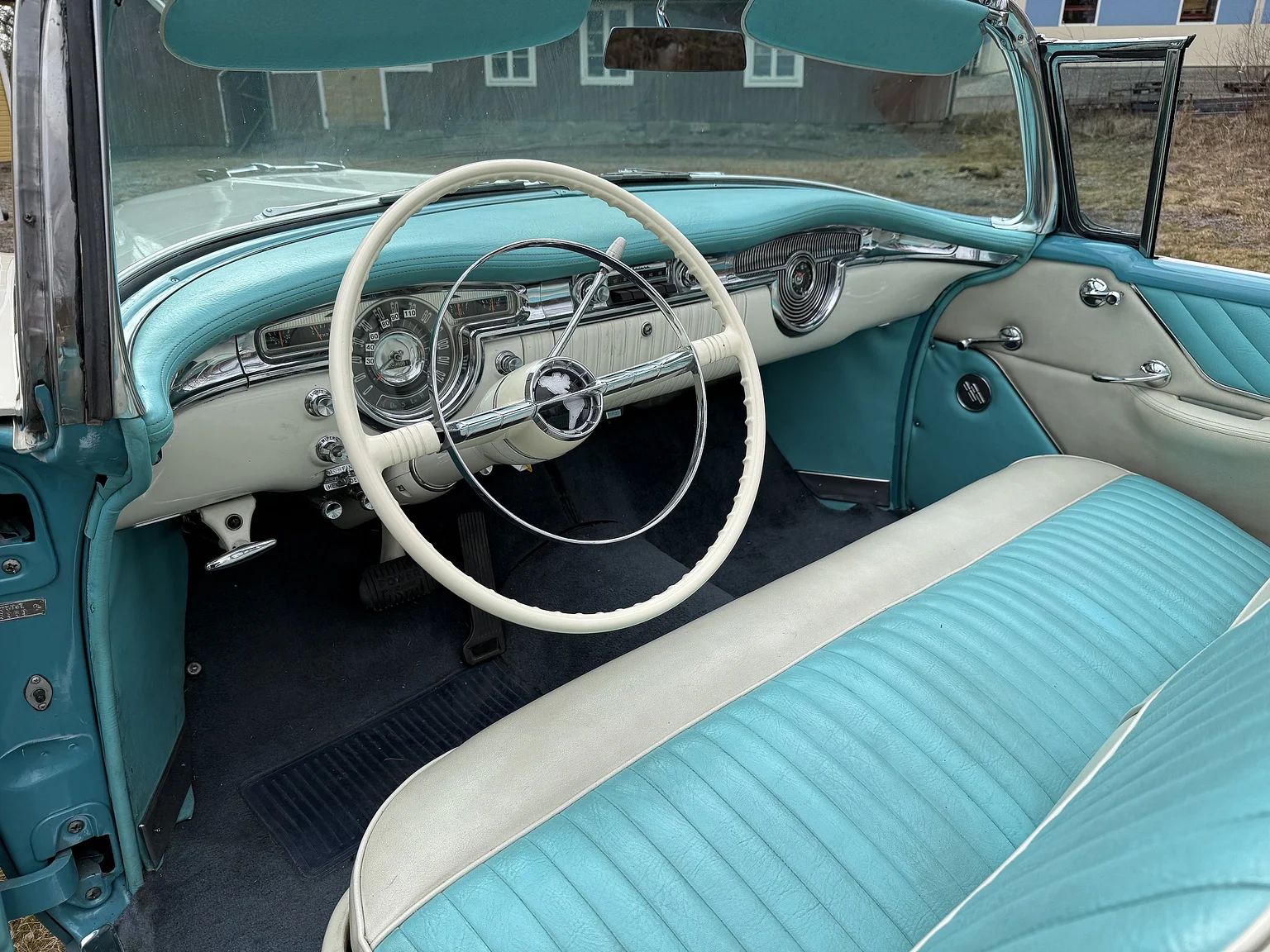 Innenraumfoto von 1955 Oldsmobile Super 88 (2)