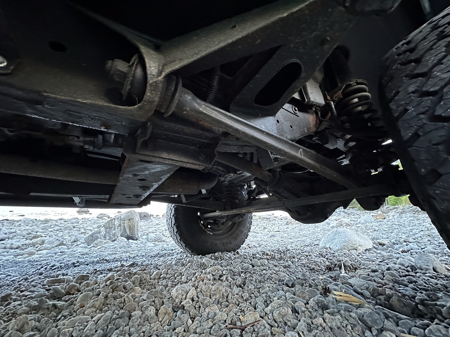 Image of 2003 Land Rover Defender TD5 90 Pickup (32) mechanics