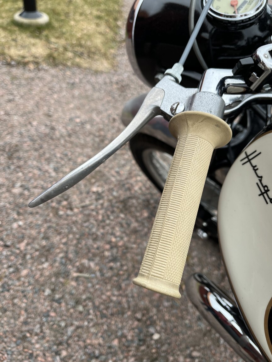 Exteriörbild på 1958 Husqvarna 283 "Guldpilen"