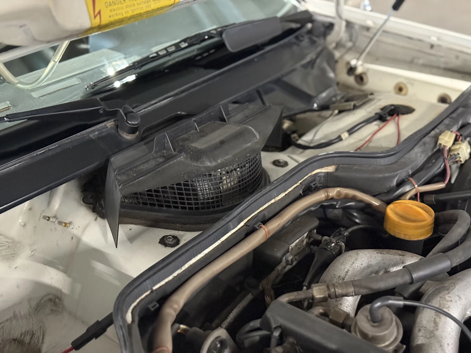 Image of 1984 PORSCHE 944 Targa mechanics (14)