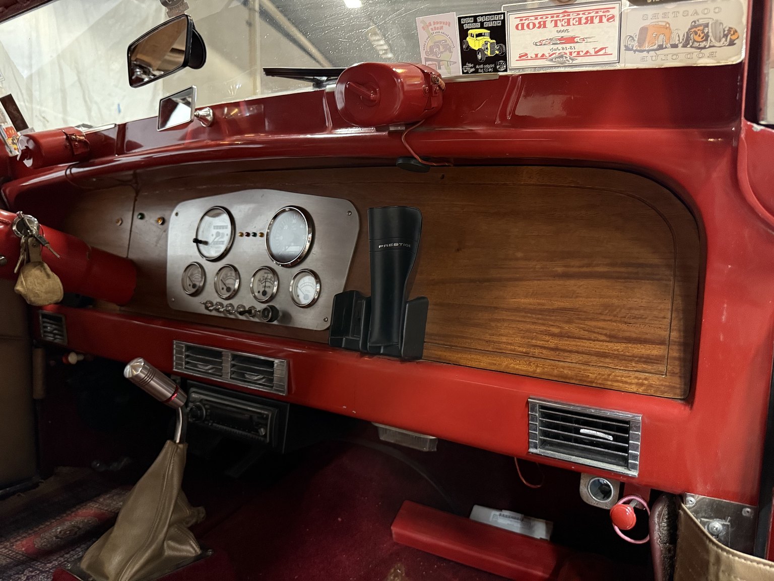 Interiörbild 1965 Duesenberg Roadster/StreetRod Replika 