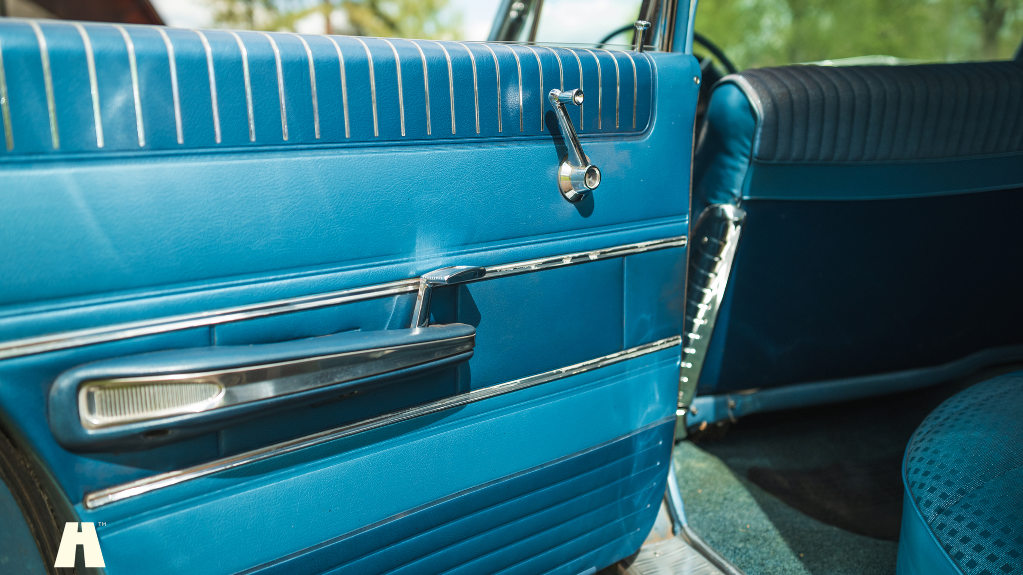 Interior image of 1963 Mercury Monterey Custom 4-door (43)