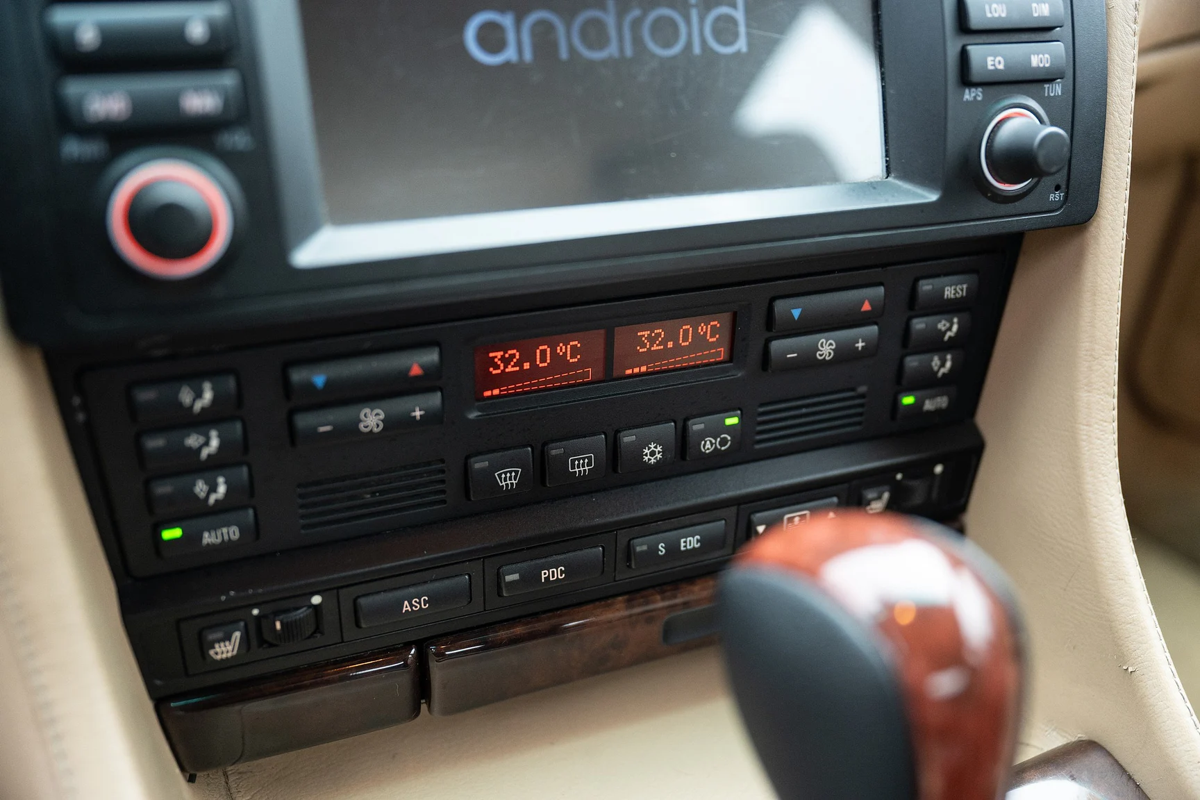 Interior image of 1996 BMW 740 iA - NO RESERVE (84)