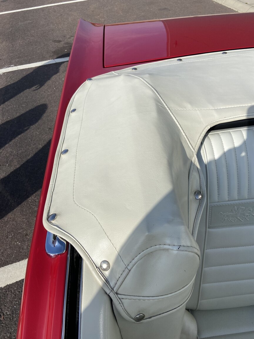 Exteriörbild på 1966 Ford Mustang Convertible