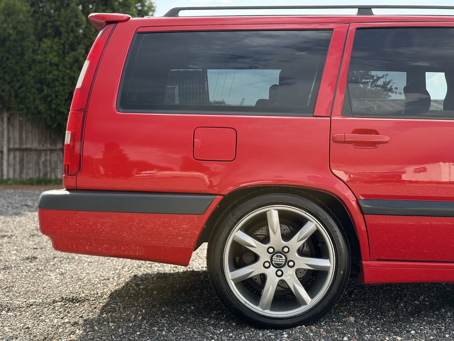 Exterior image of 1996 Volvo 850 R "T-Röd"