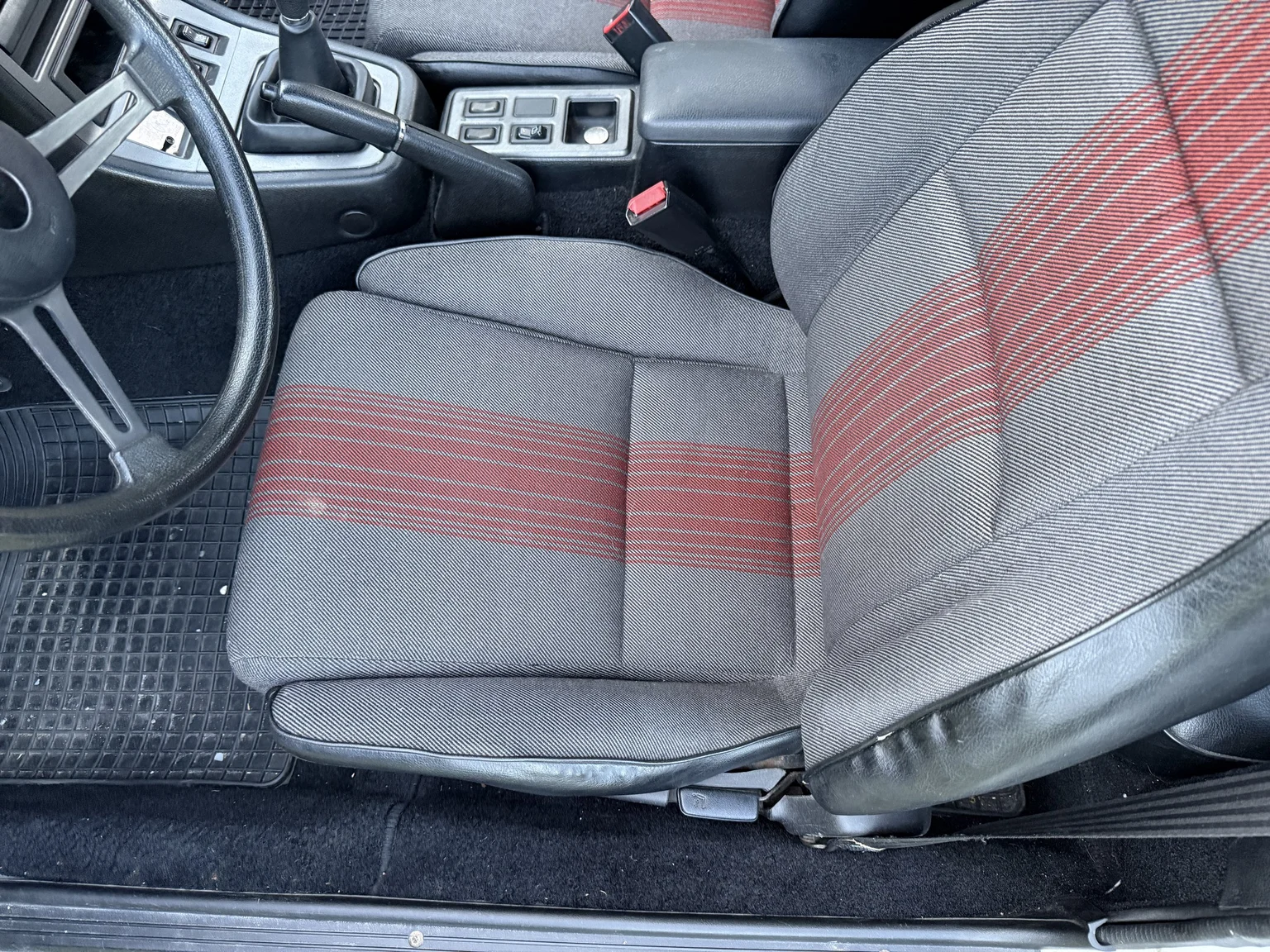 Interior image of 1983 Mazda RX-7 (10)