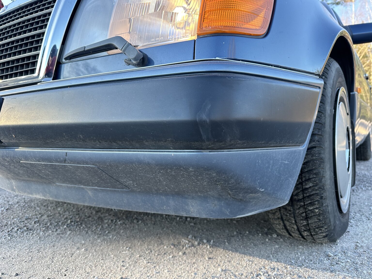 Exteriörbild på 1991 Mercedes-Benz 230 E 