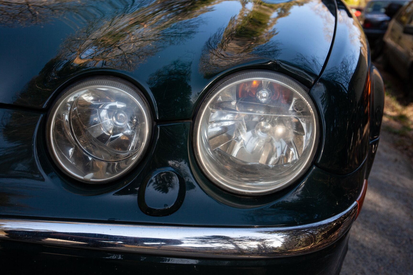 Exterior image of 1999 Jaguar S-Type V6